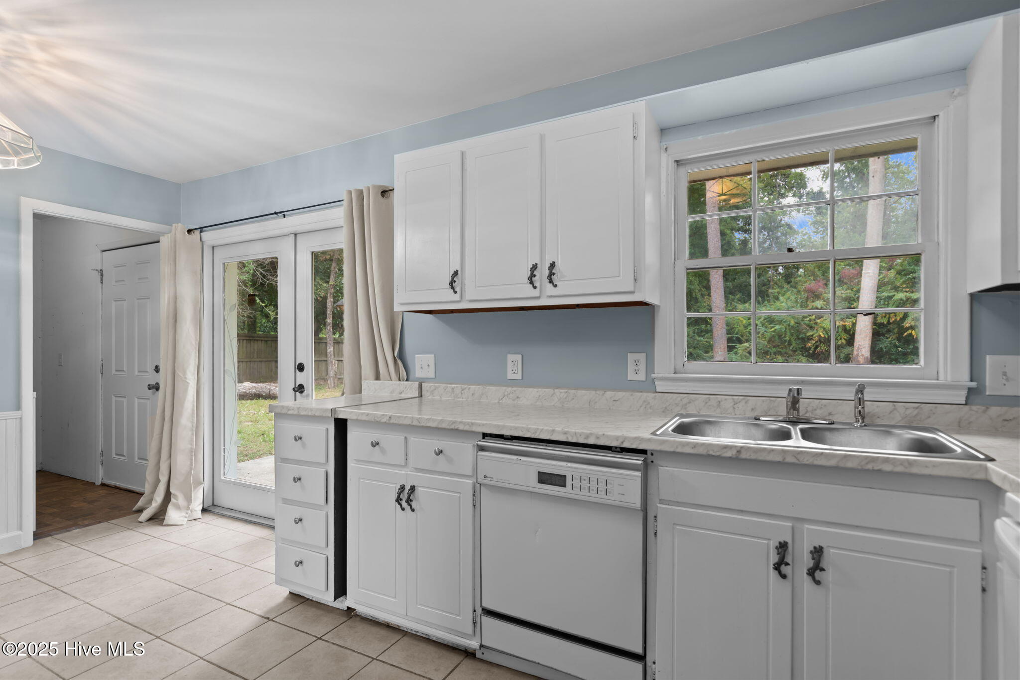 100531423 | Photo 15