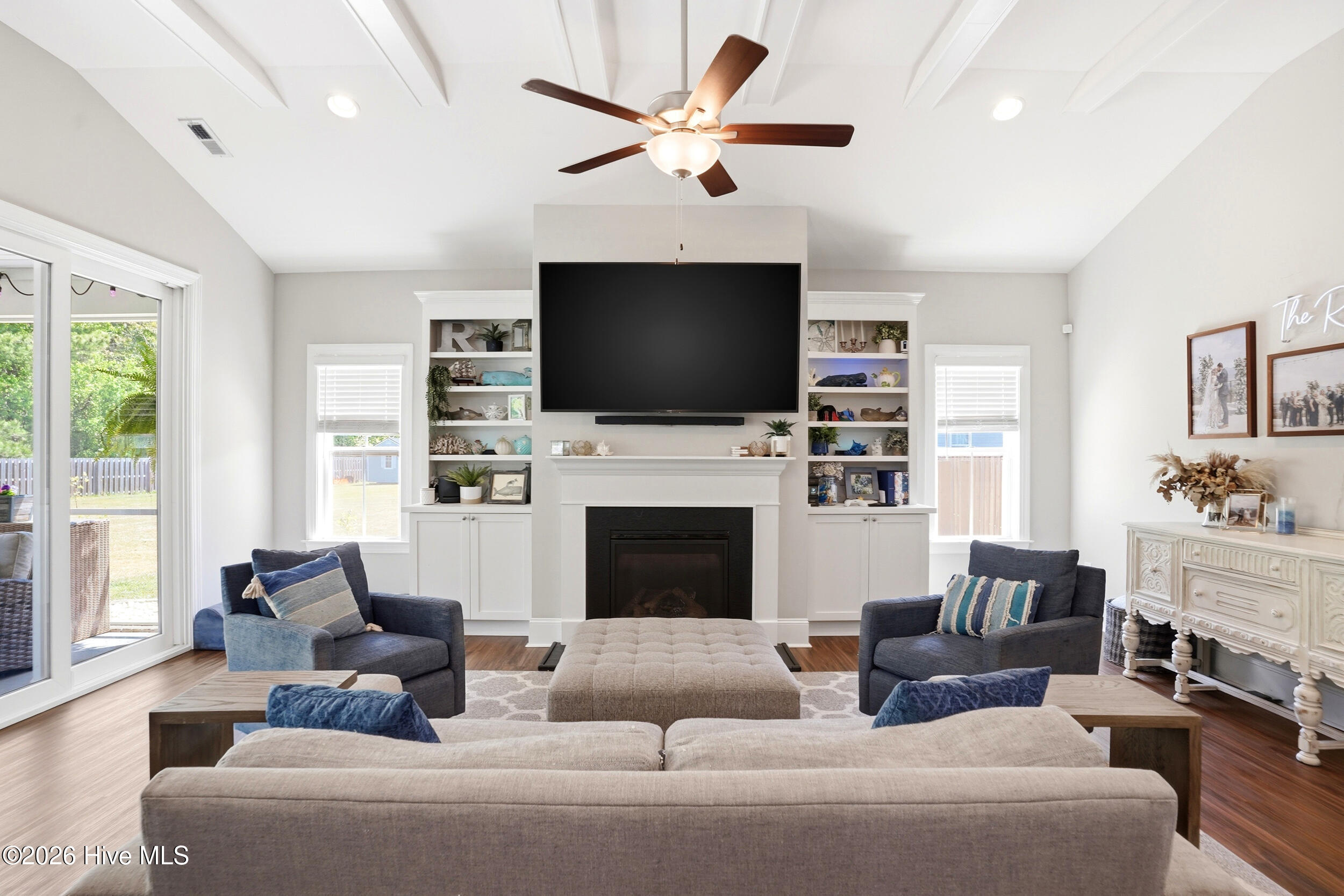 100569213 | Photo 10