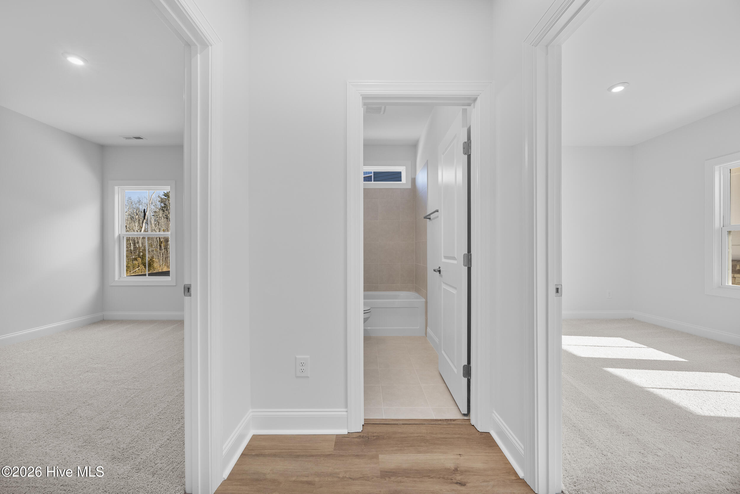 100527053 | Photo 14