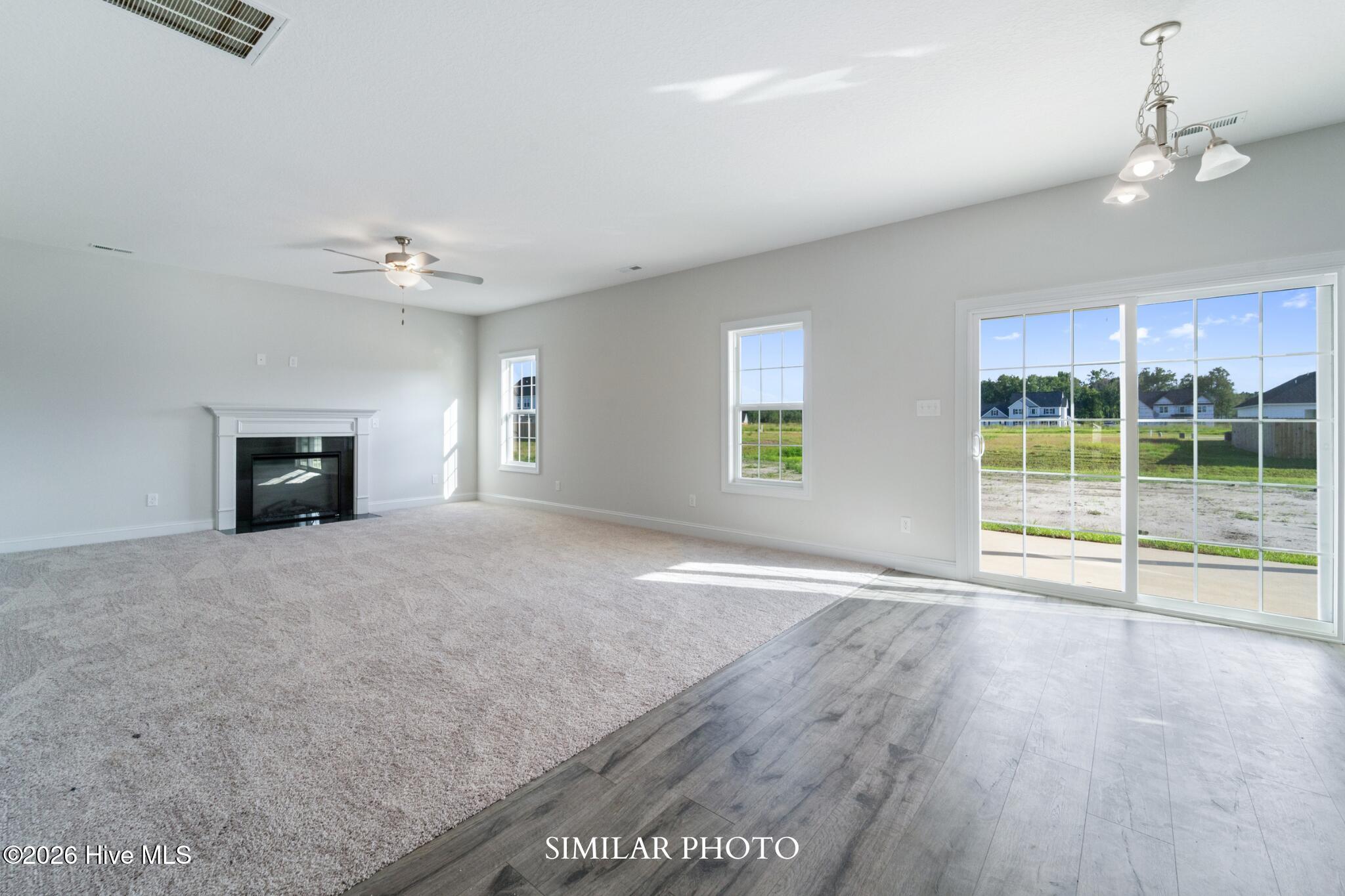 100561558 | Photo 10