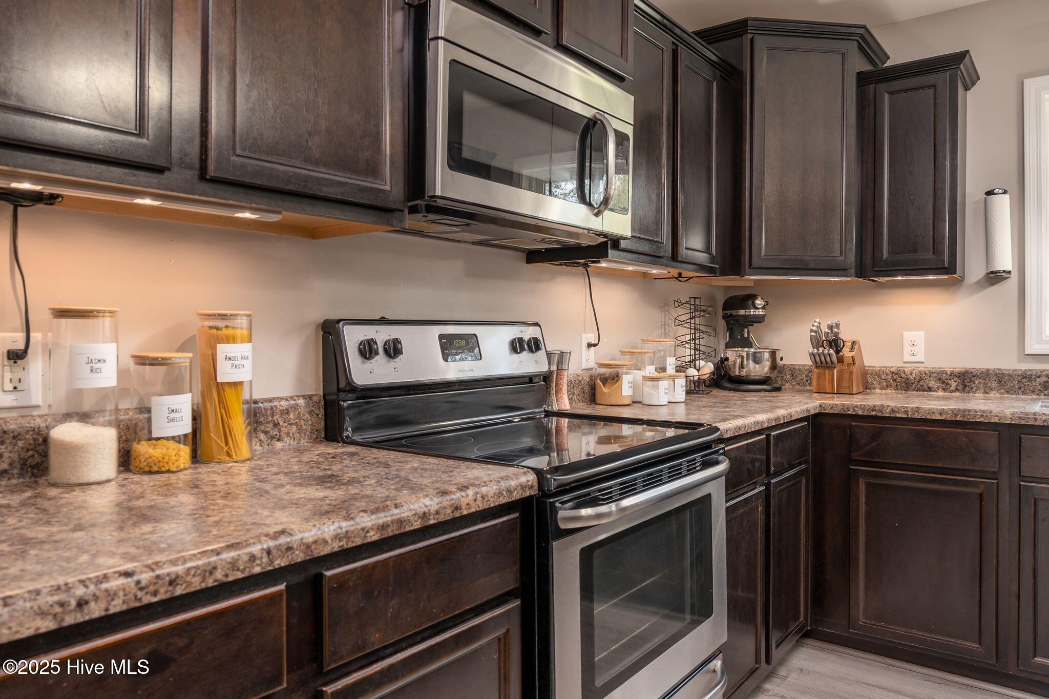 117 Quail Hollow Drive, Jacksonville, NC 28540 – photo 8: 117 Quail Hollow-14