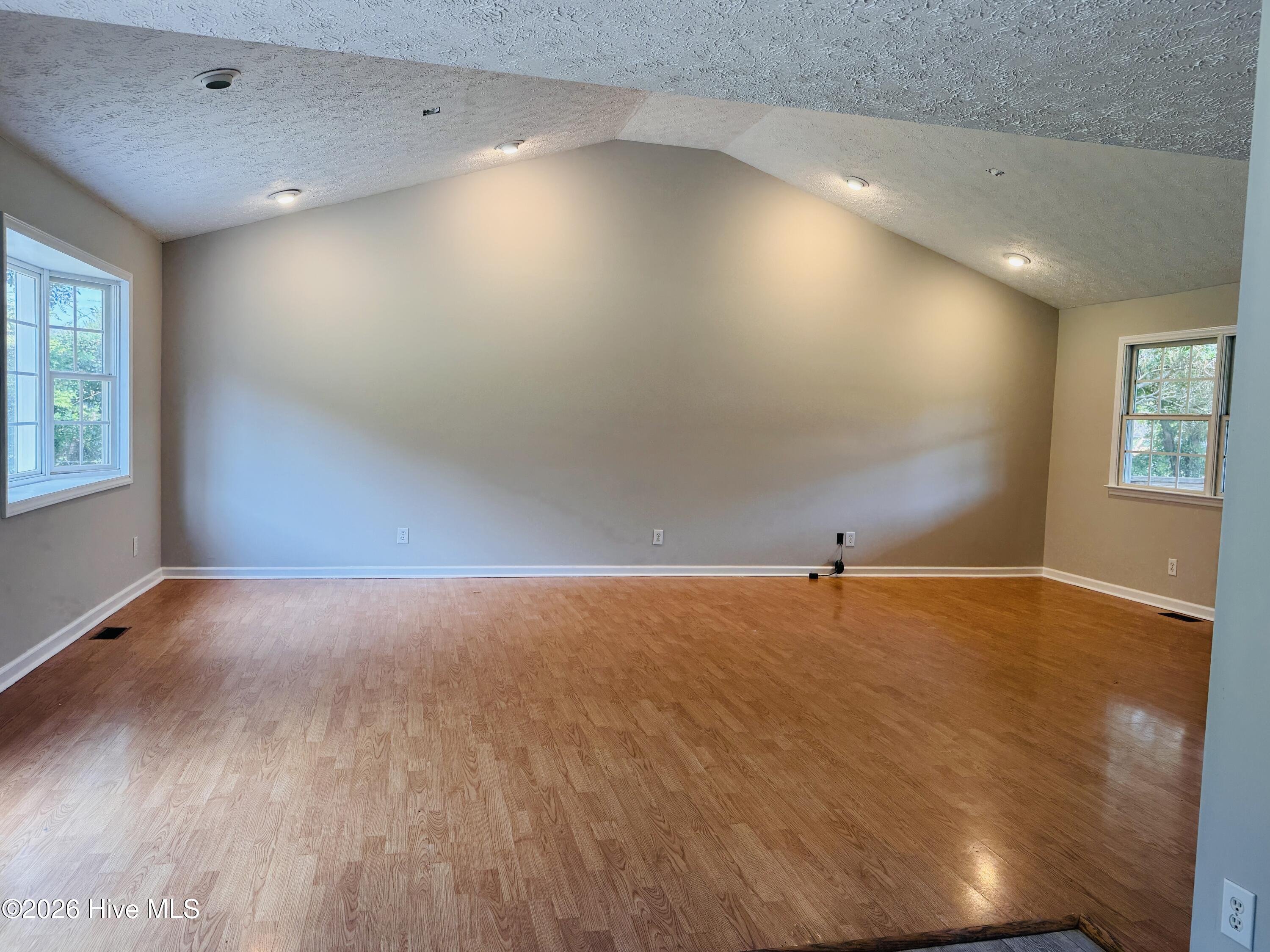 2831 Easy Street,Newport
