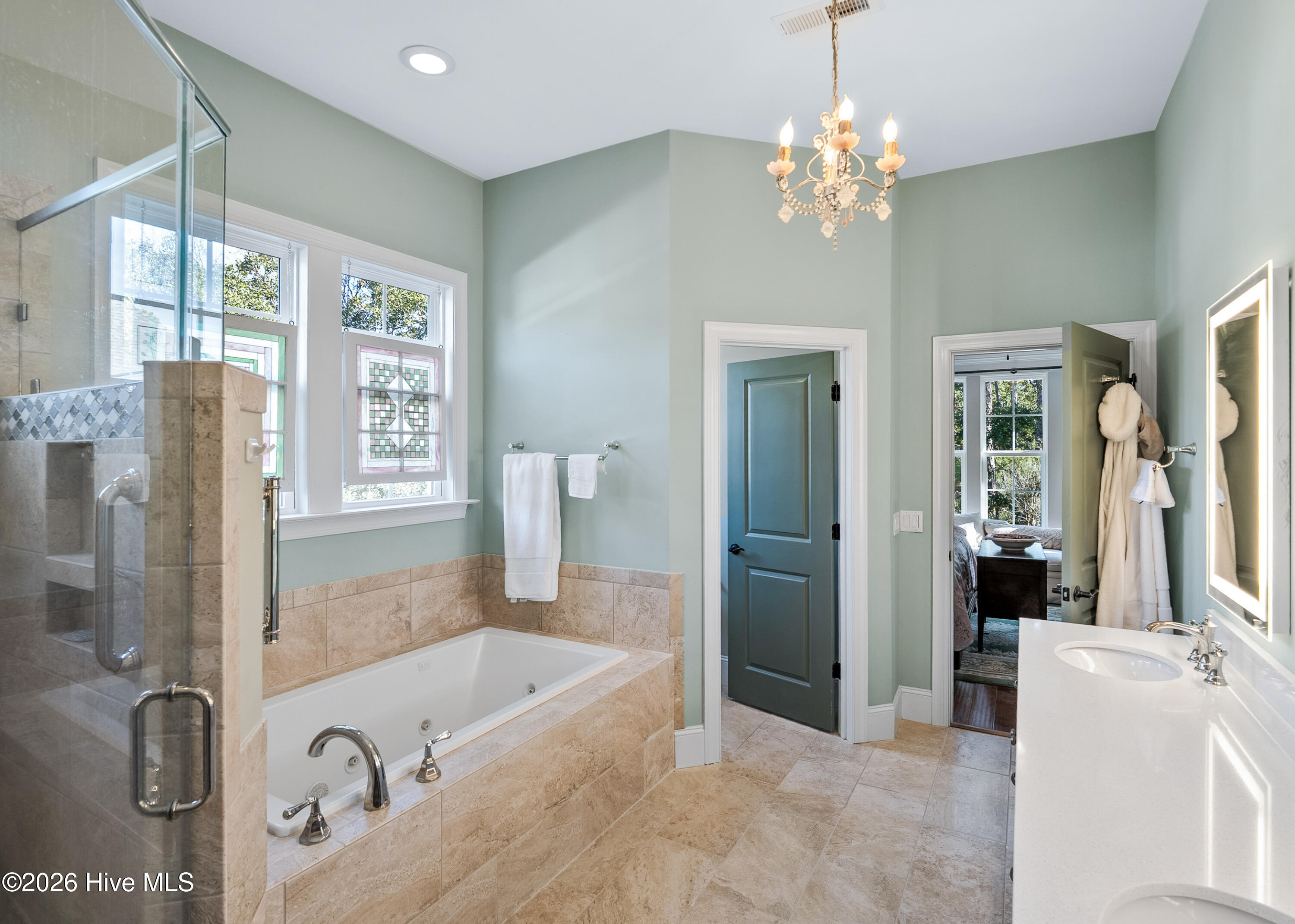 100550882 | Photo 28