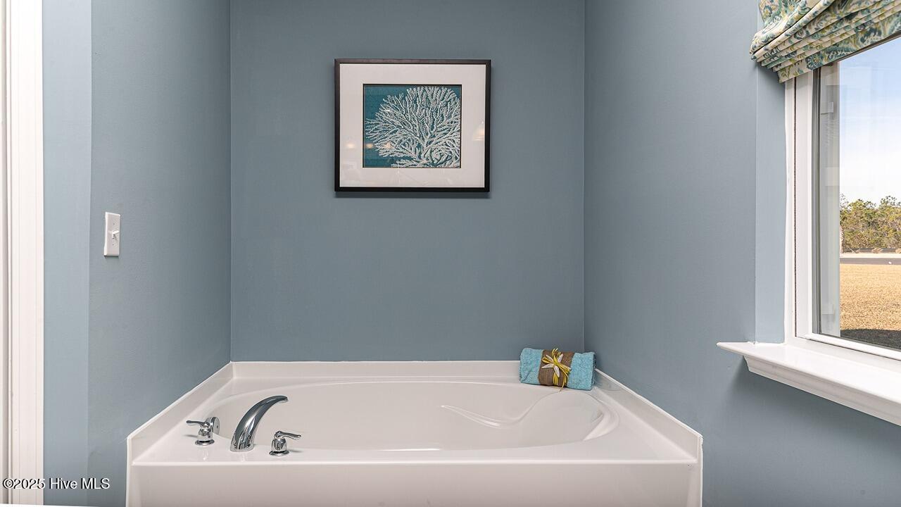 100562047 | Photo 17