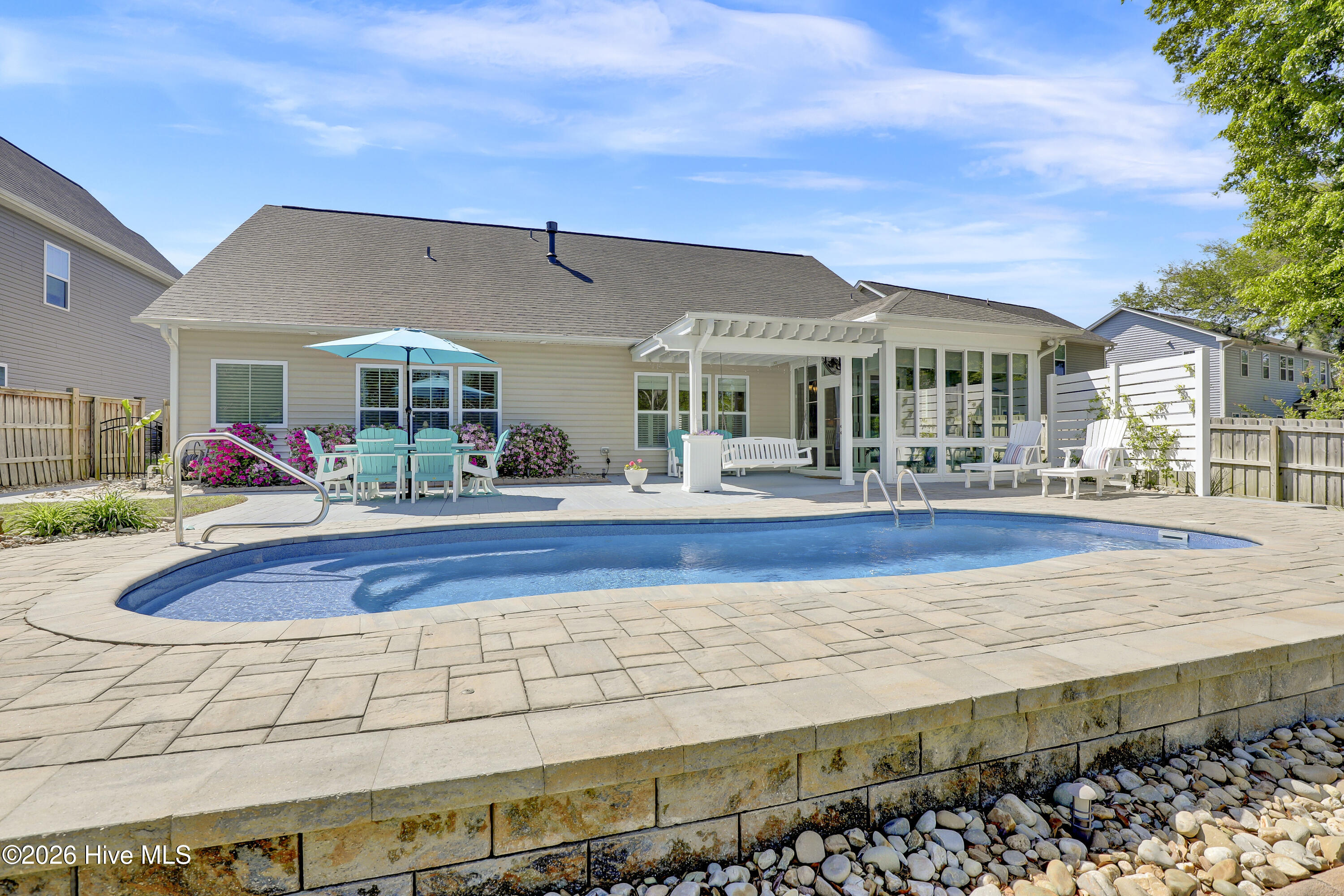 100567607 | Photo 40