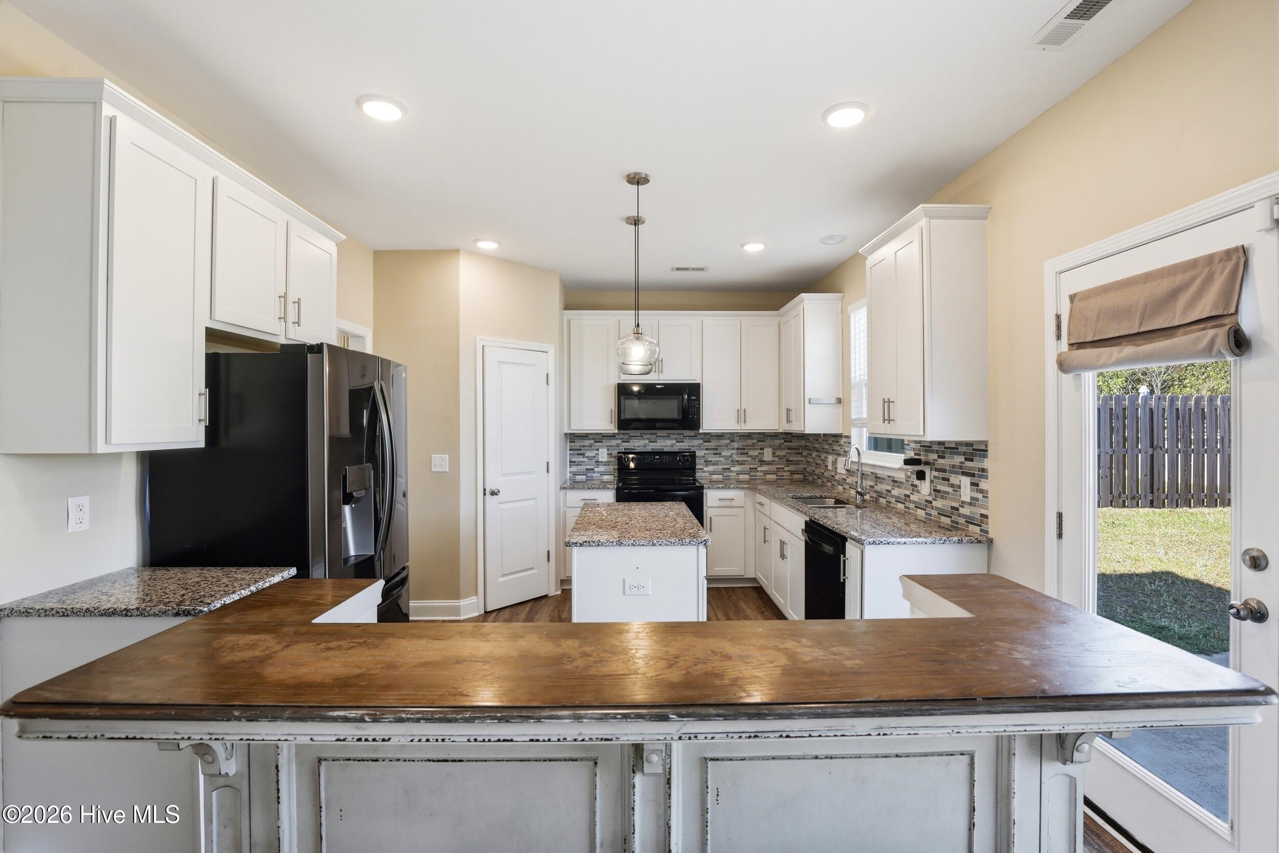 100566702 | Photo 11