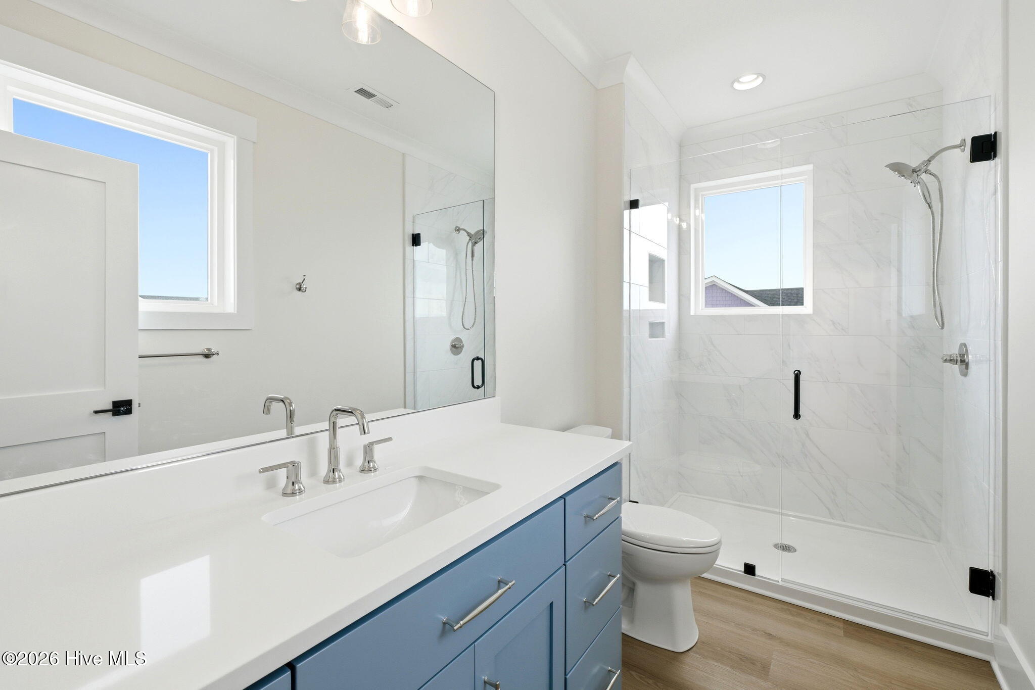 100564947 | Photo 32