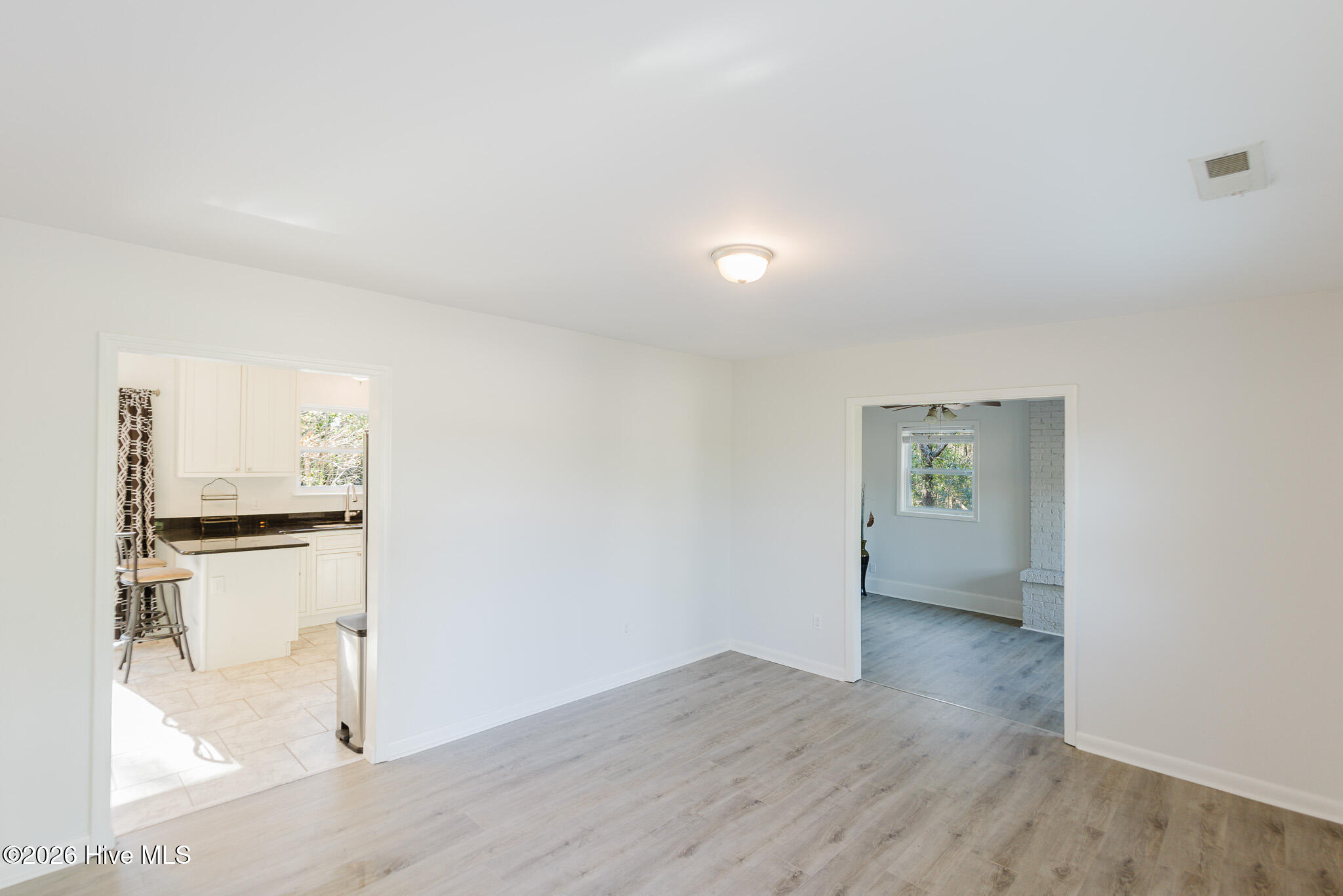 100550939 | Photo 24