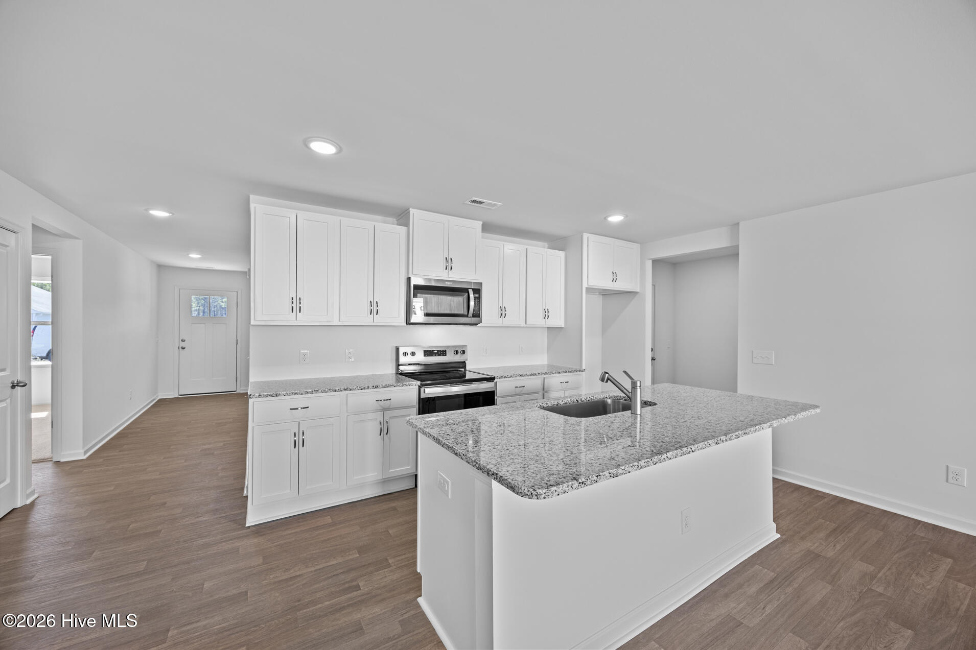 100553151 | Photo 10