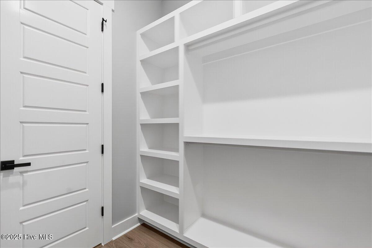 100541548 | Photo 38