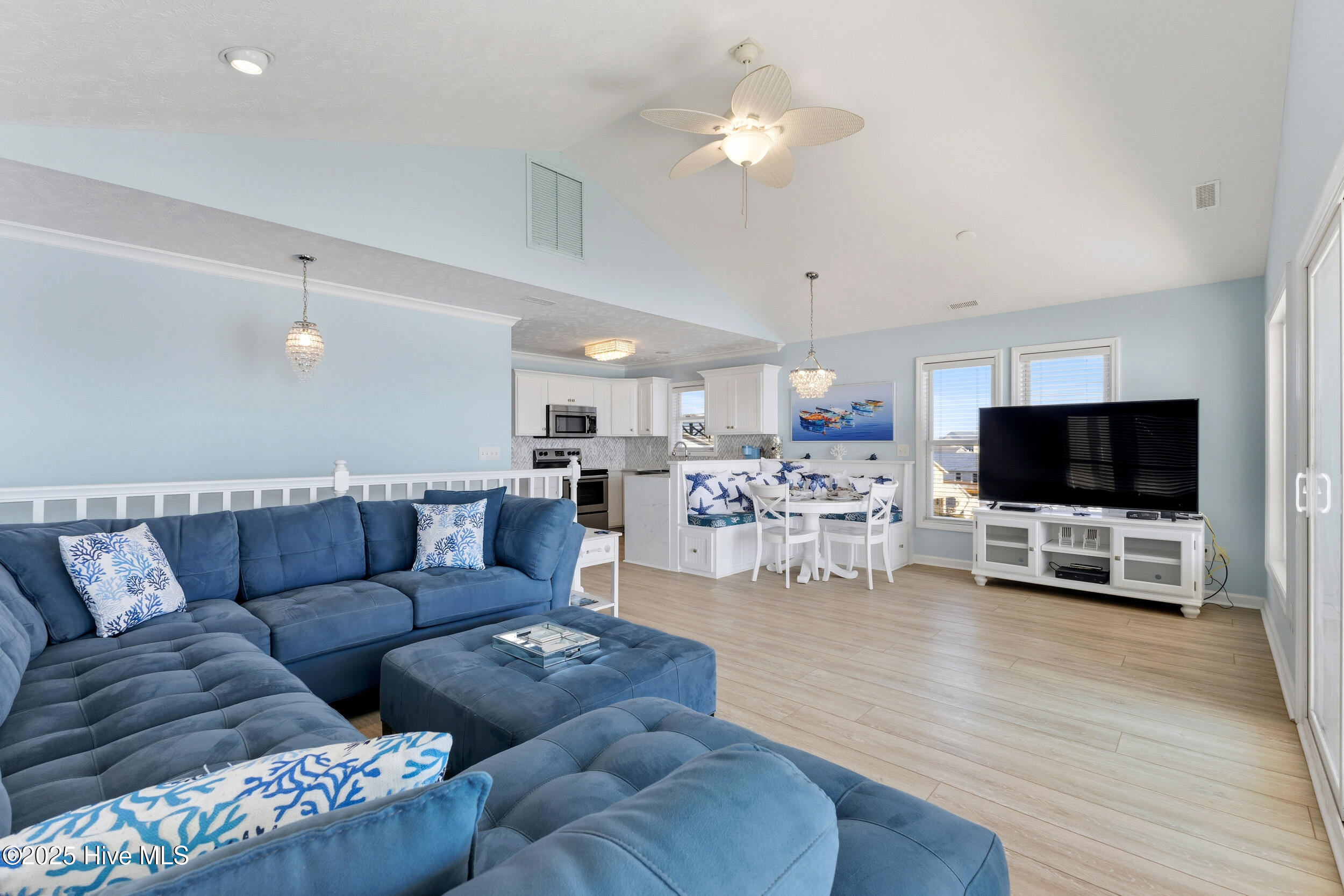 100535212 | Photo 16