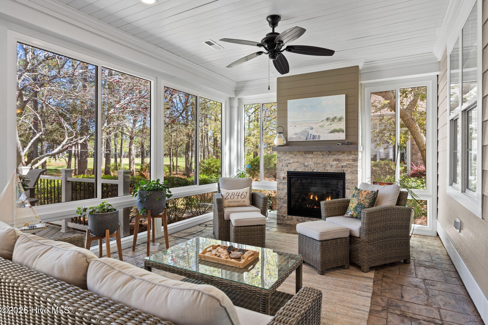 Undisclosed Address, Southport, NC, 28461