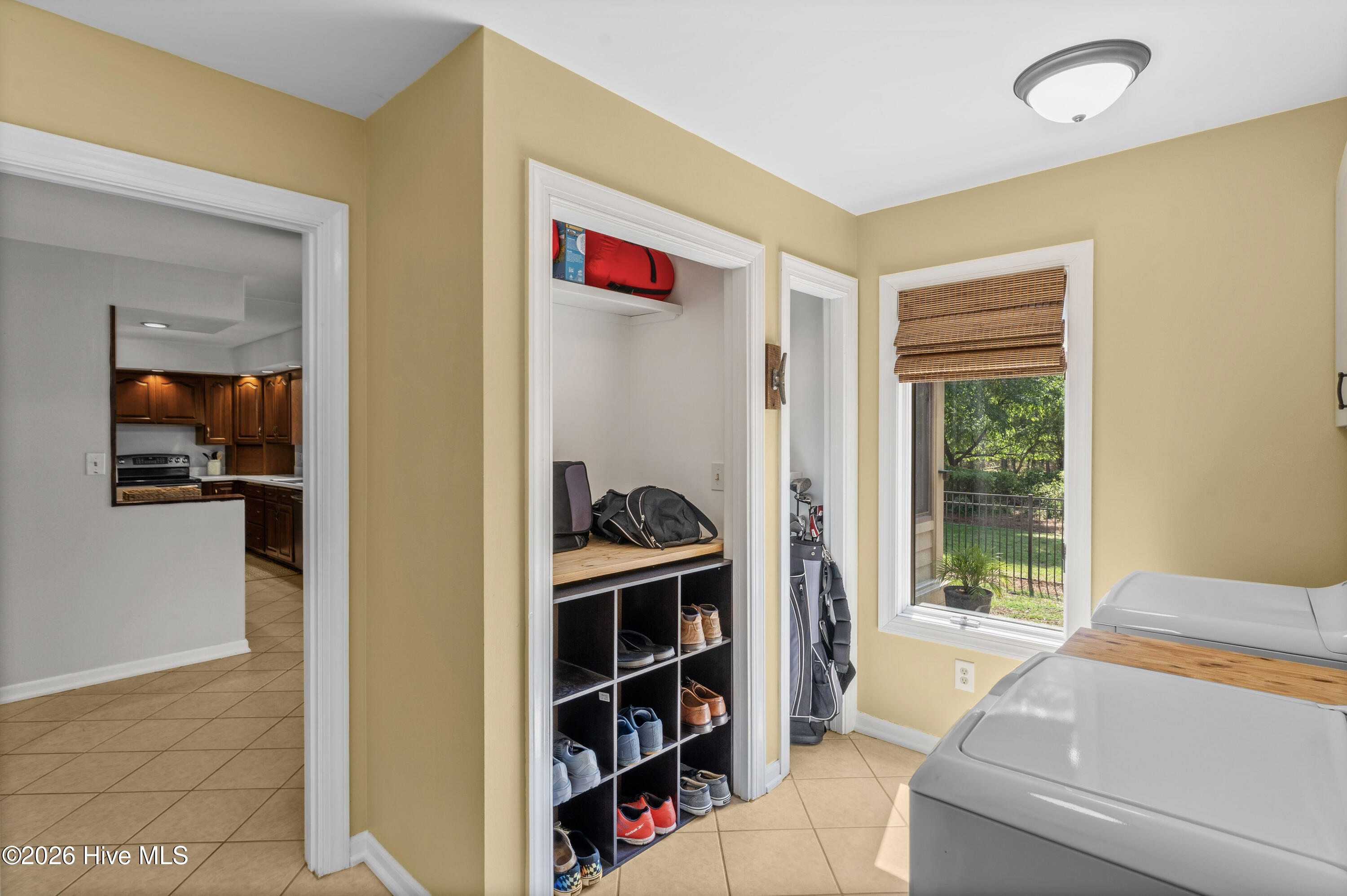 100569922 | Photo 26