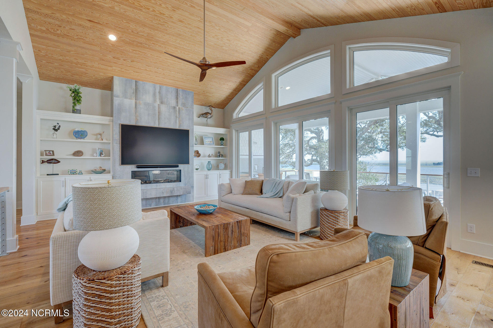 100547028 | Photo 18