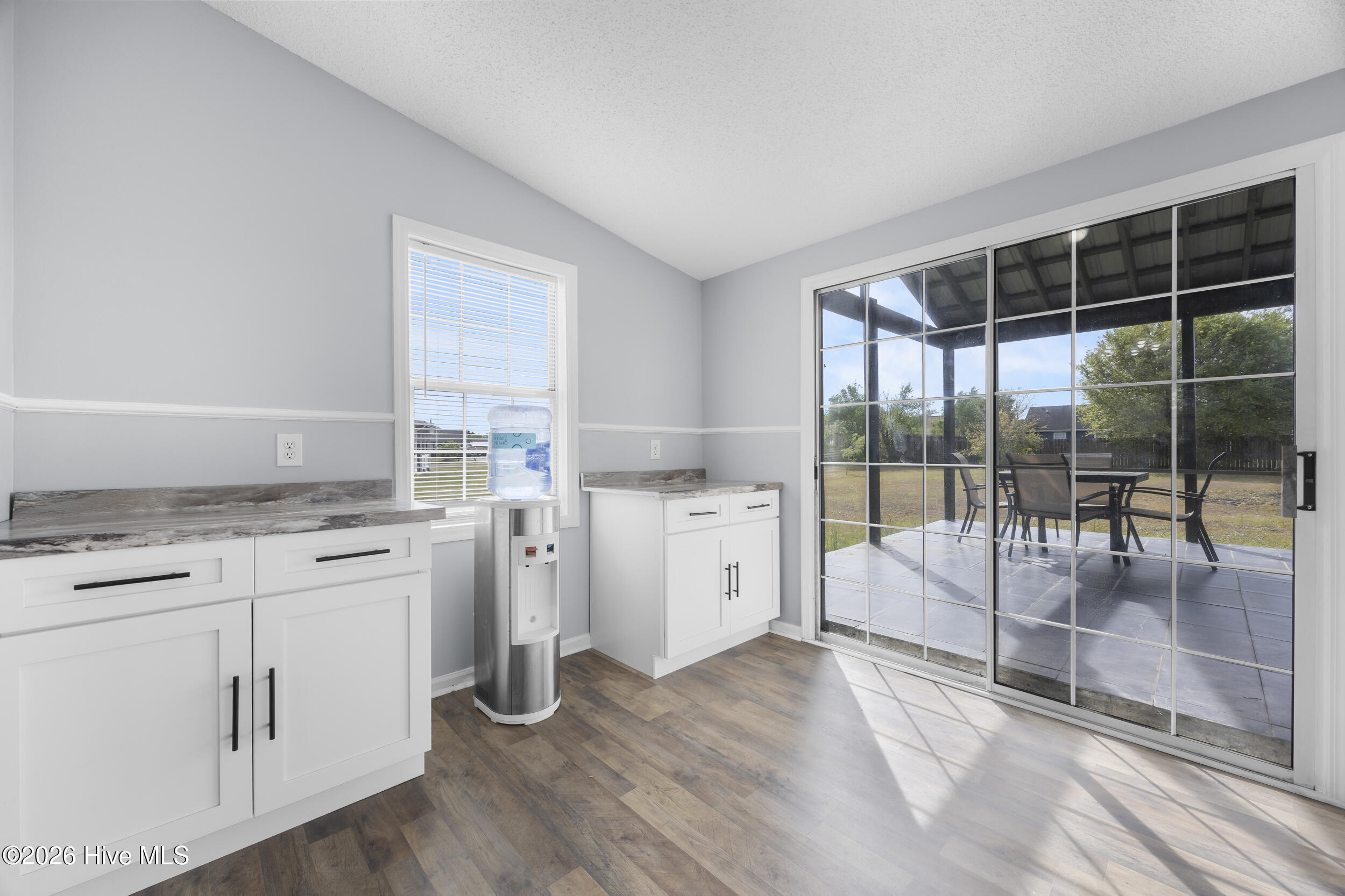 100566189 | Photo 33