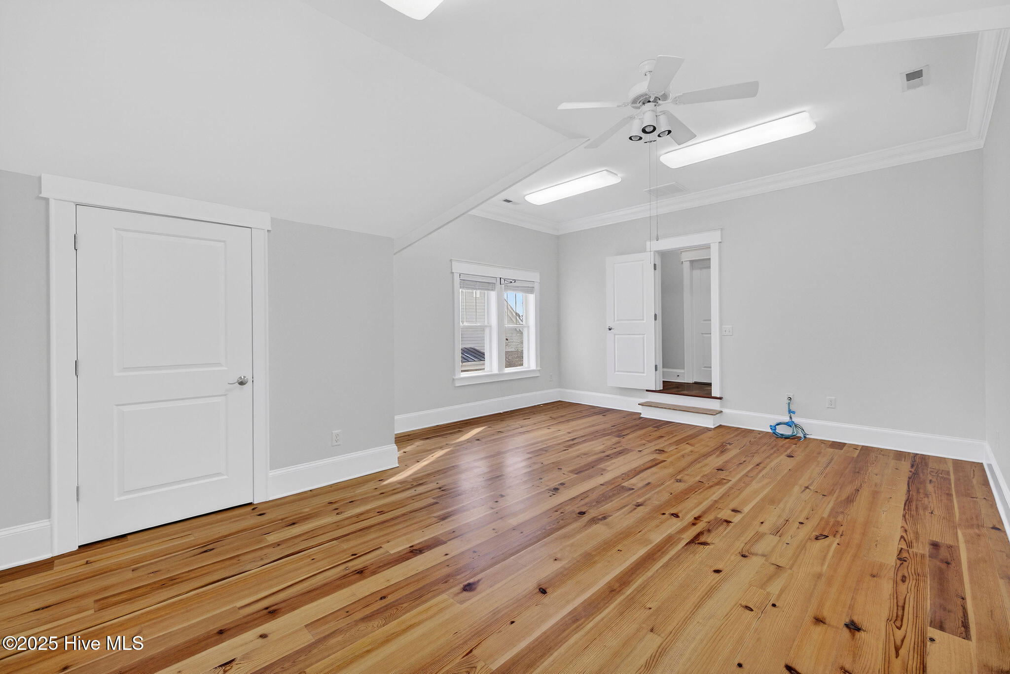 100545451 | Photo 44