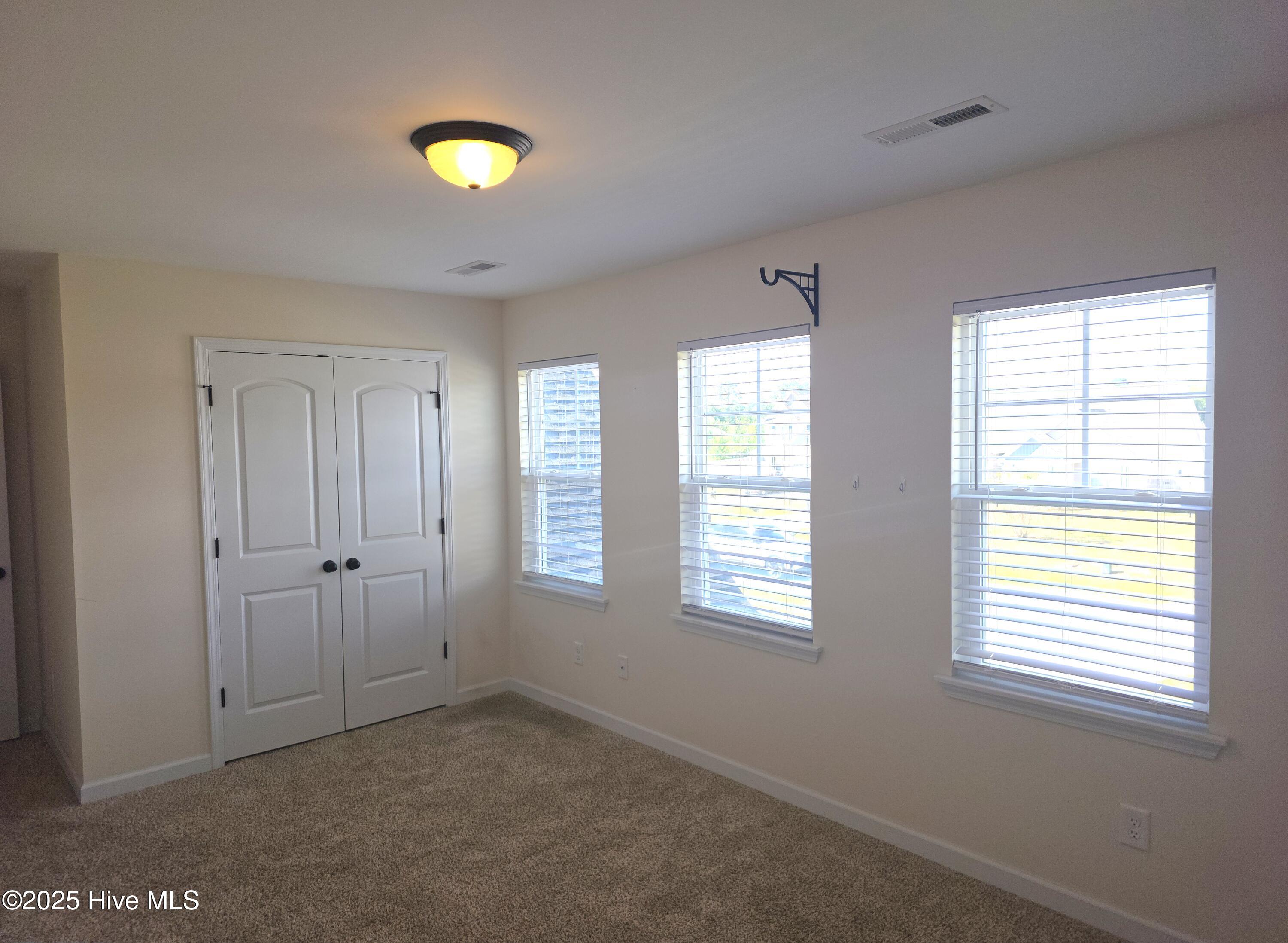 100527843 | Photo 29