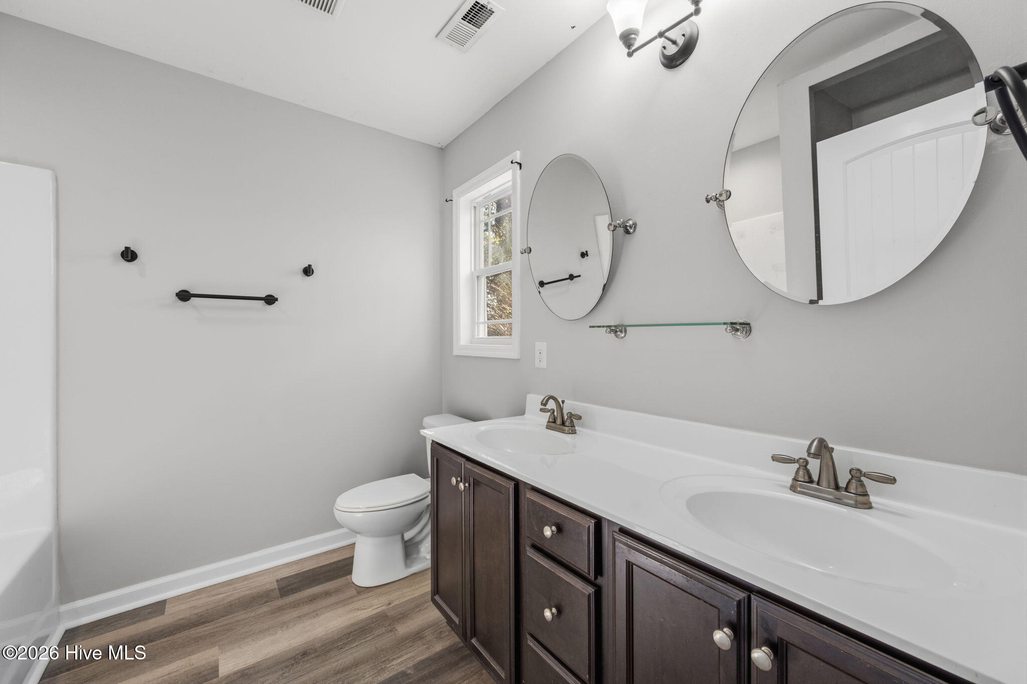 100558814 | Photo 21