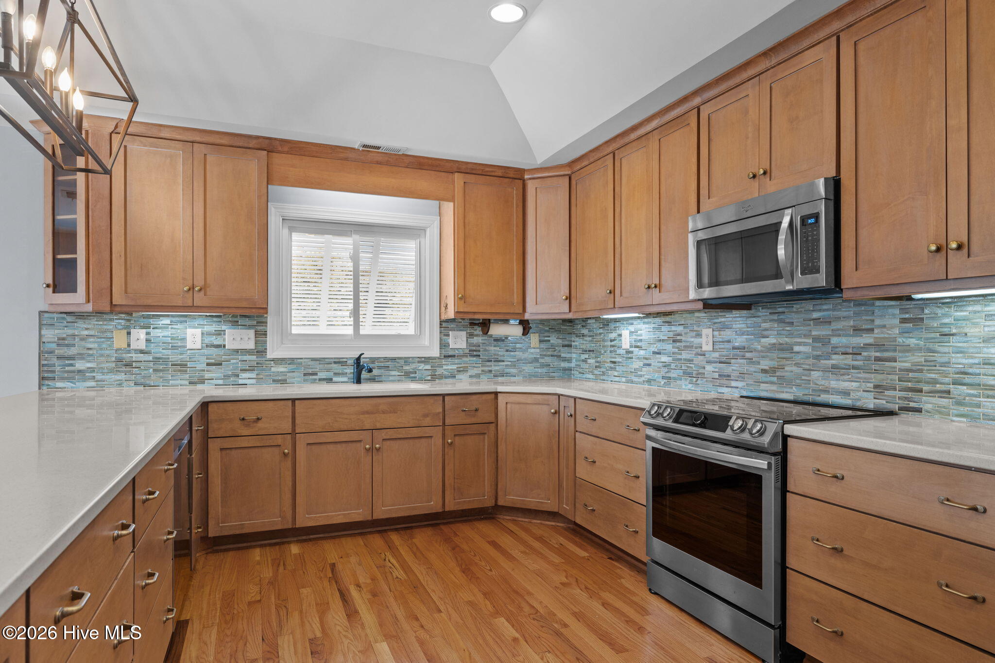 100554841 | Photo 16