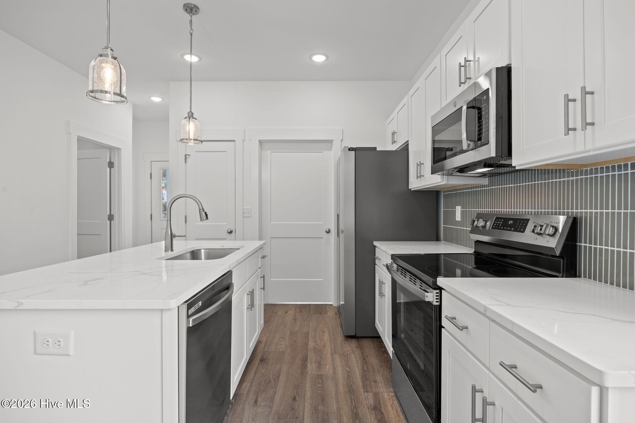 100555699 | Photo 10