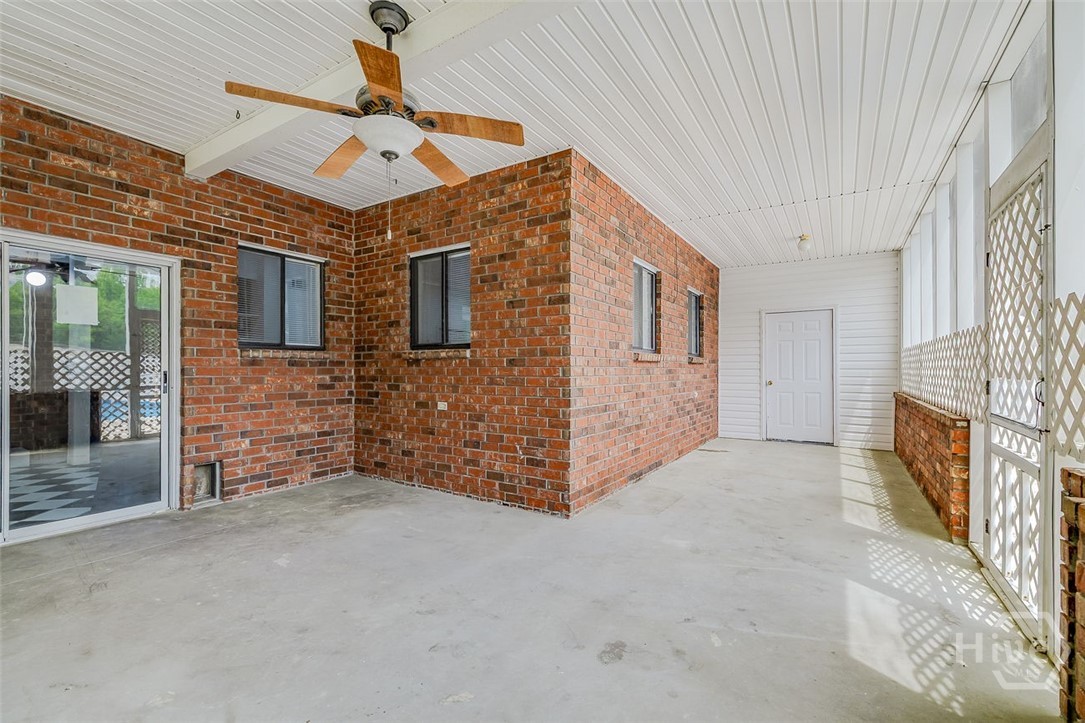 440 Pecan screened back porch