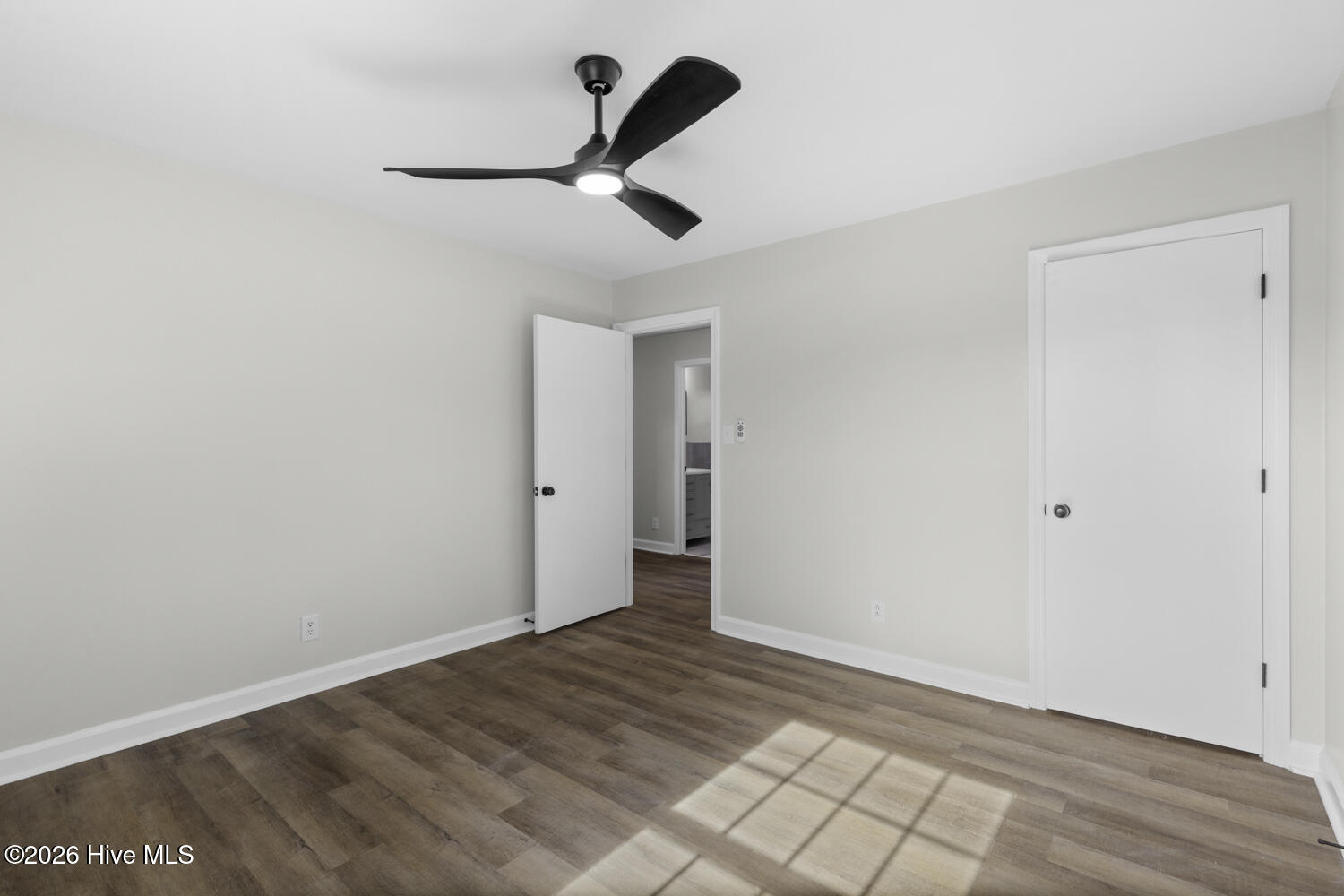 100549019 | Photo 27