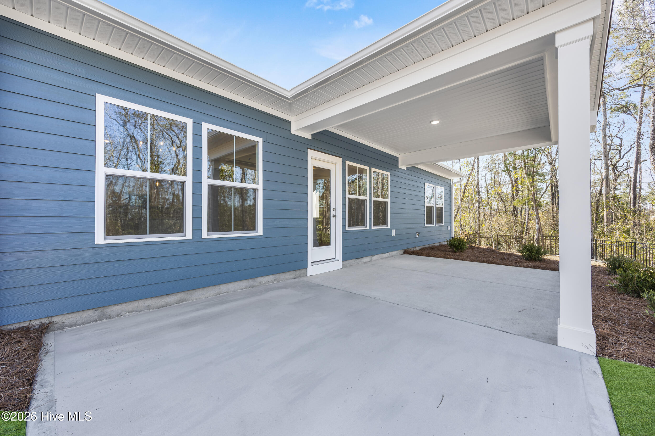 100527051 | Photo 55