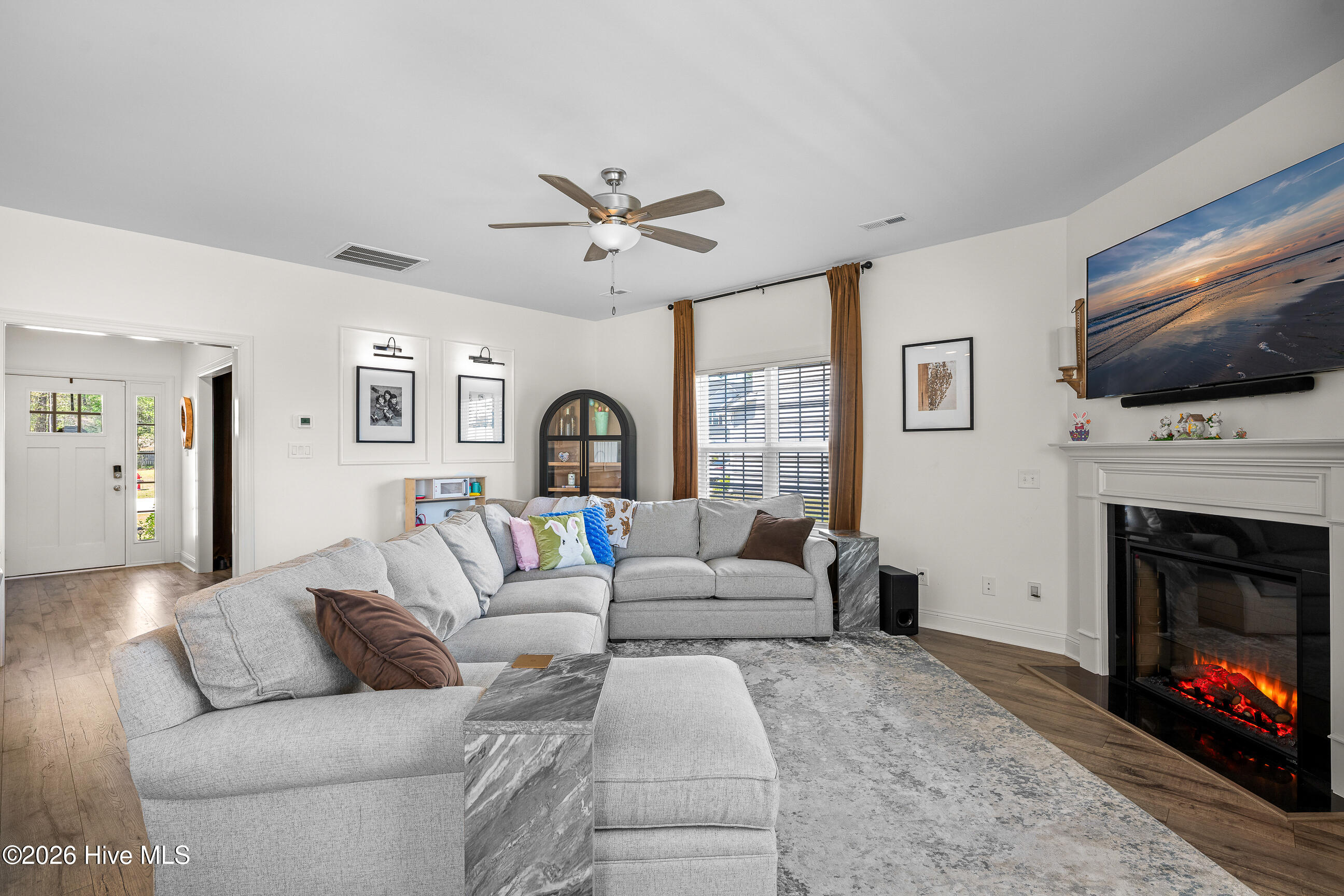 100567296 | Photo 10