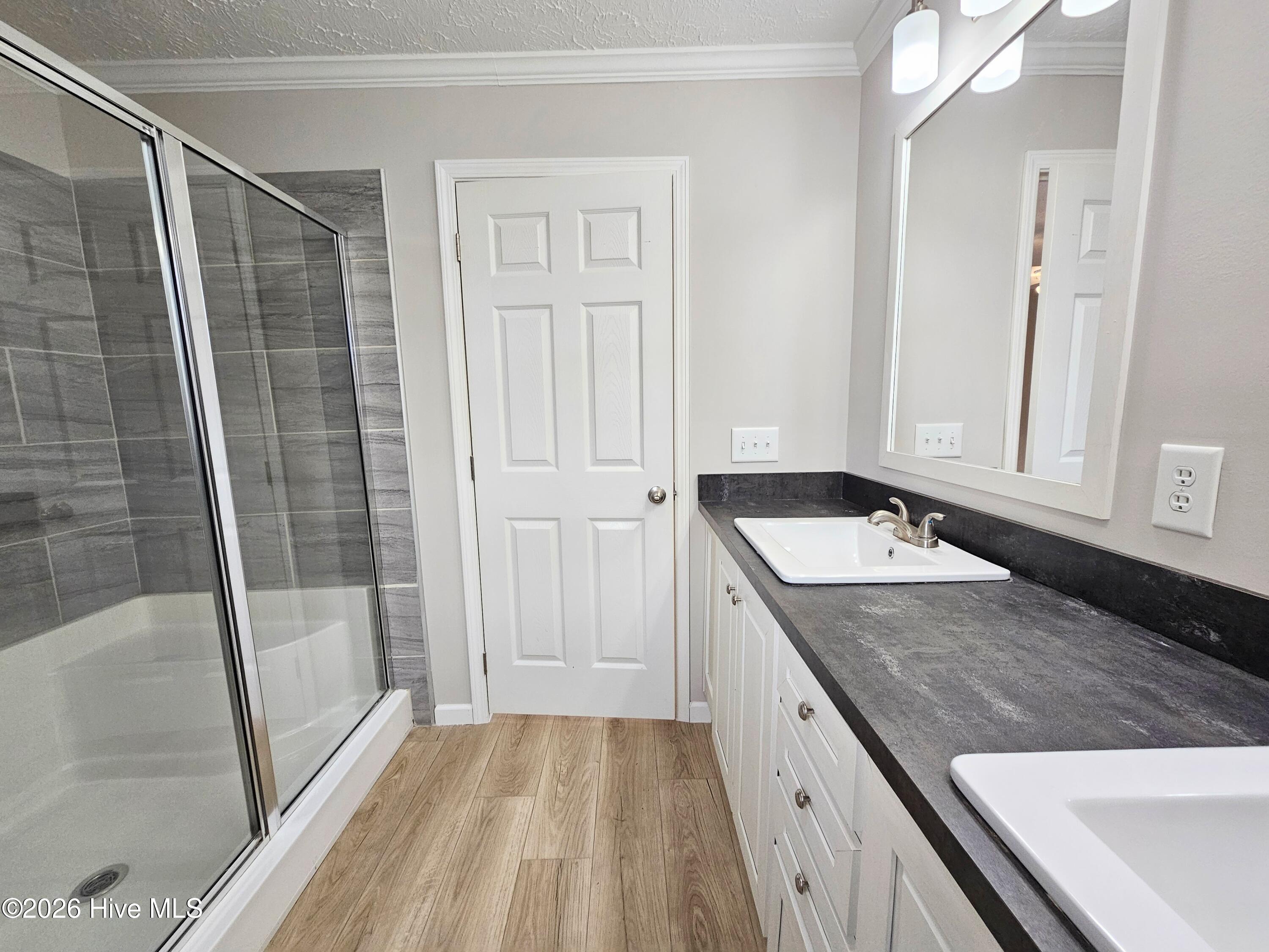 100559049 | Photo 13