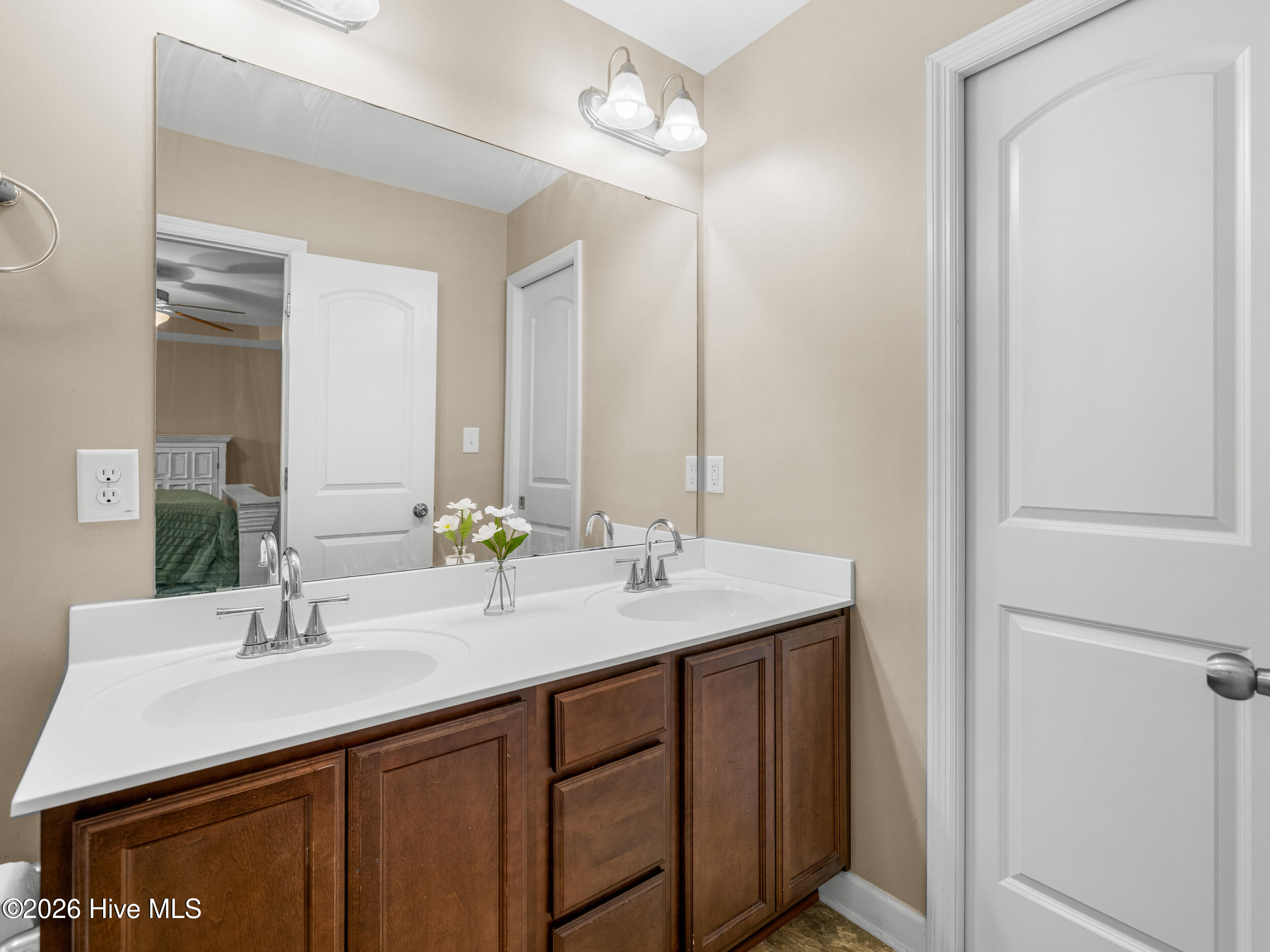 100552260 | Photo 21