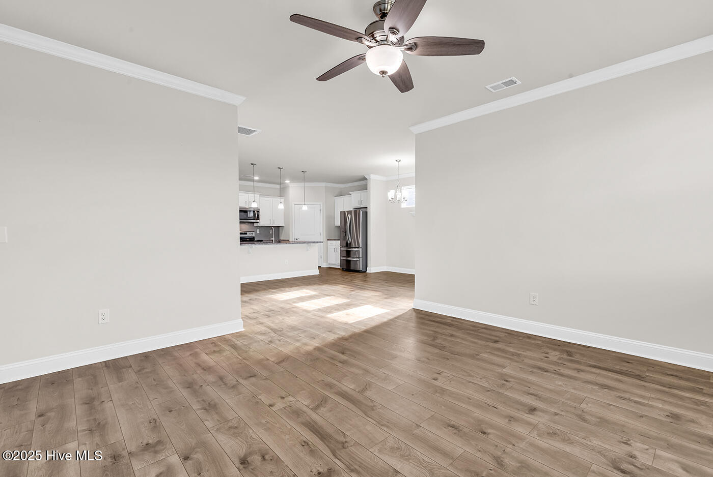 100547571 | Photo 24