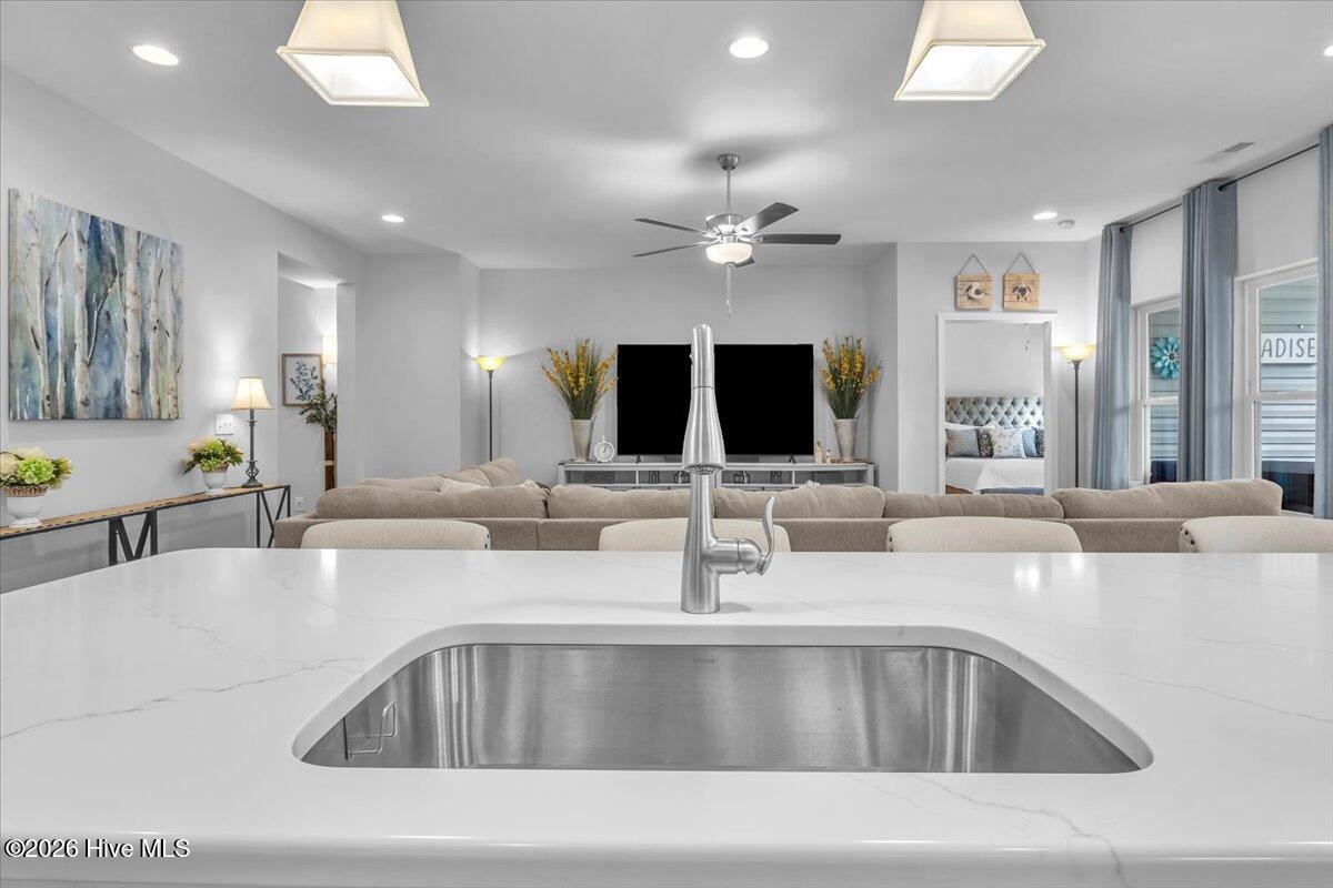 100560173 | Photo 26