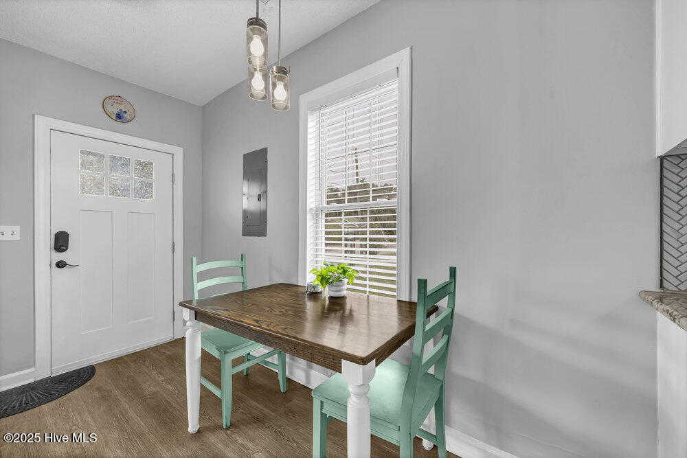 100538169 | Photo 14