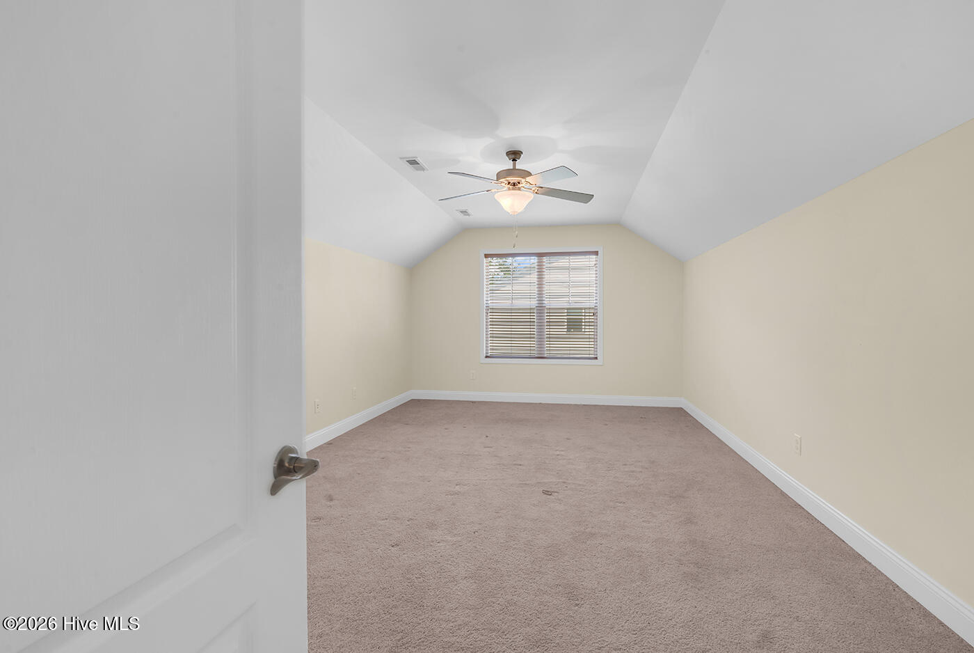 100566438 | Photo 35