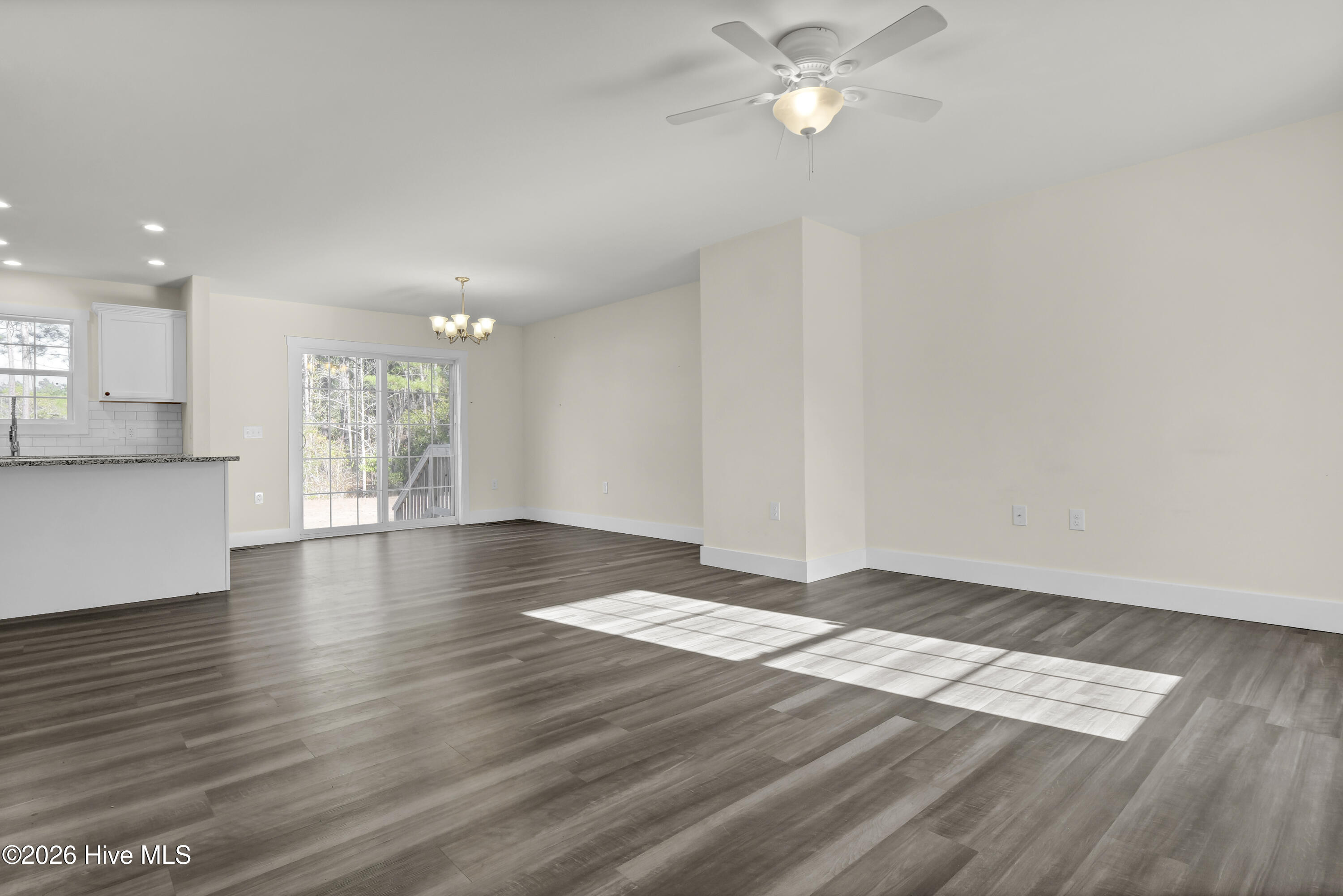 100529875 | Photo 21