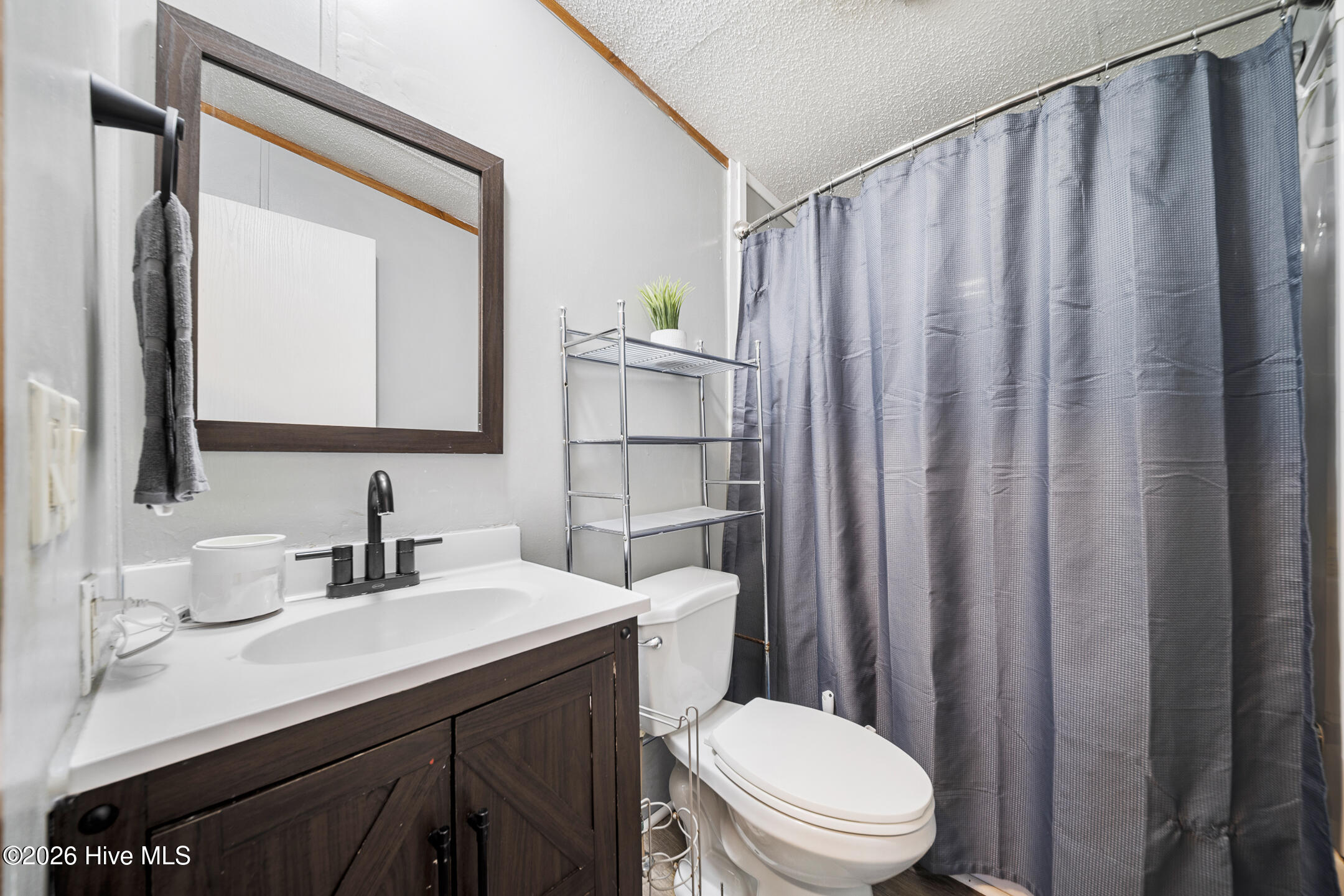 100561716 | Photo 25