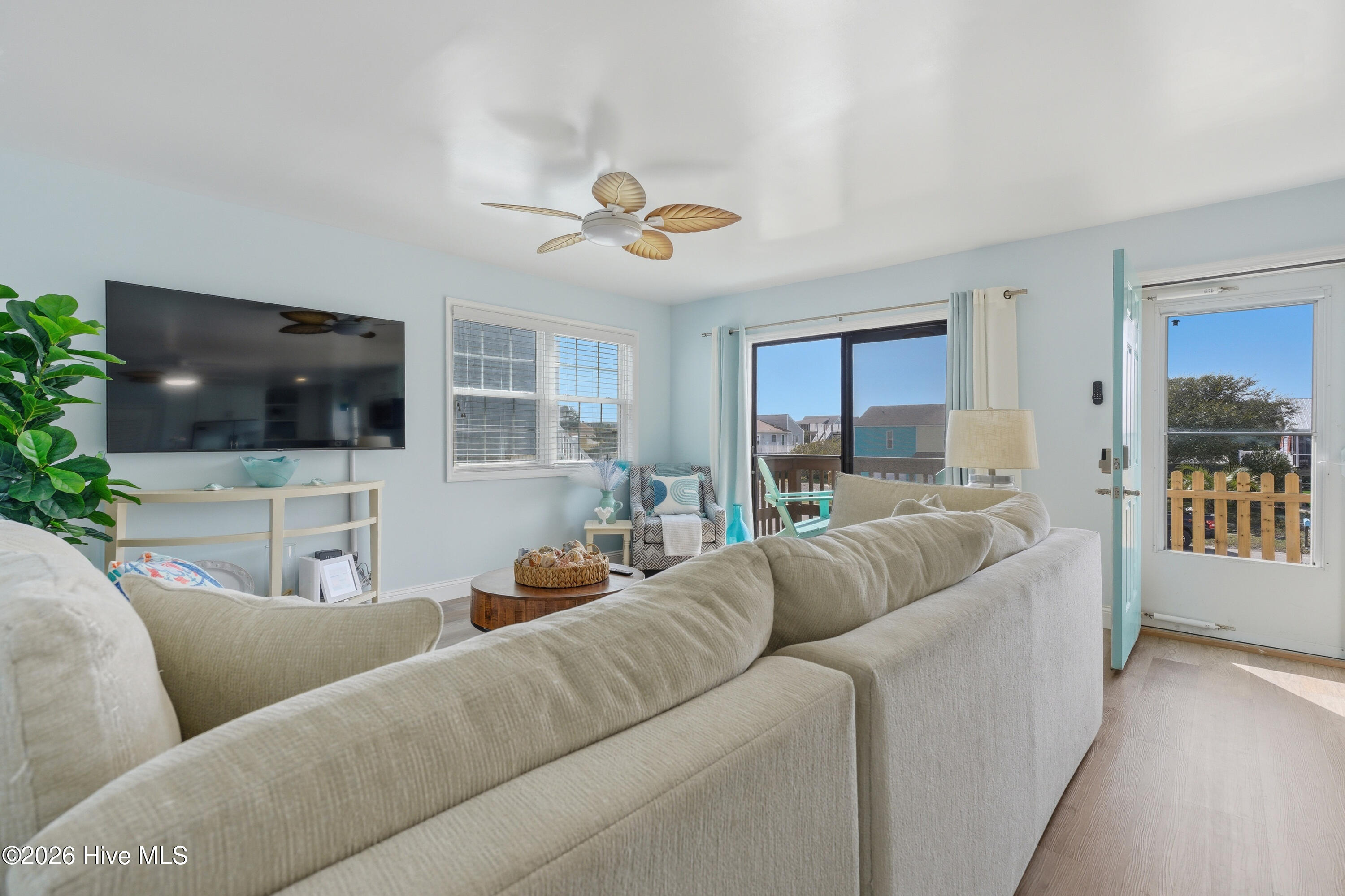 100559140 | Photo 16