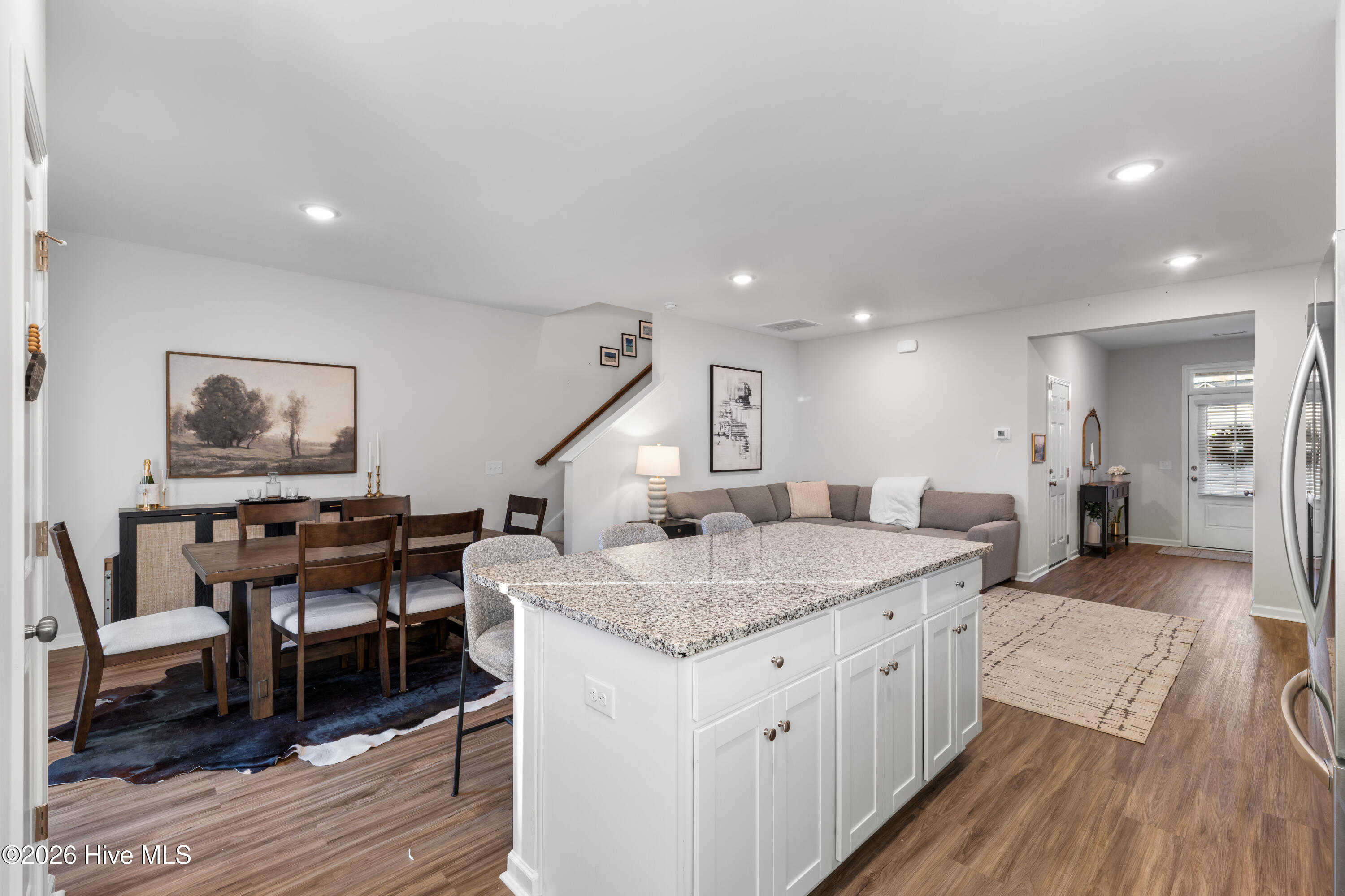 100555371 | Photo 12