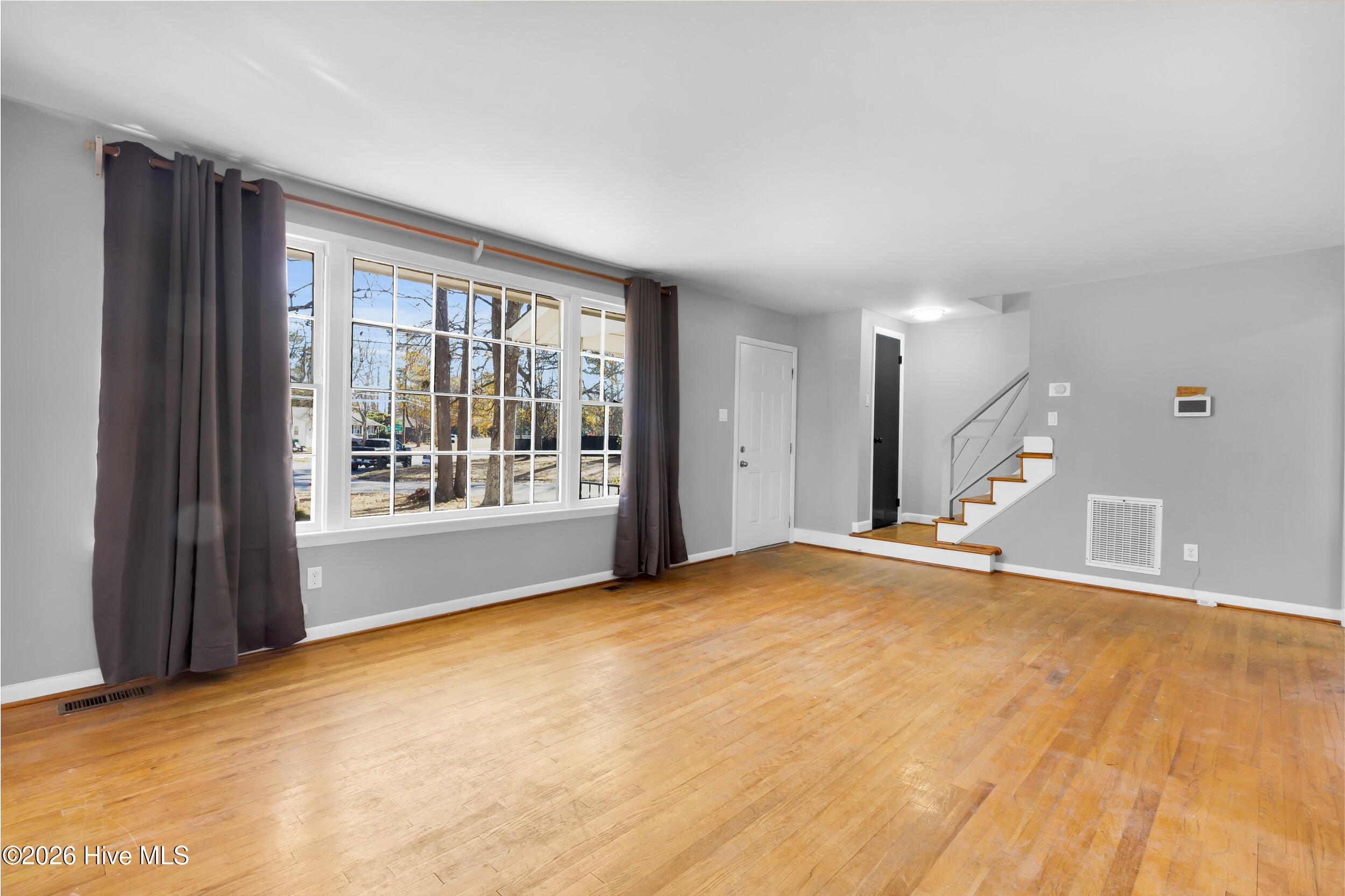 100547330 | Photo 11