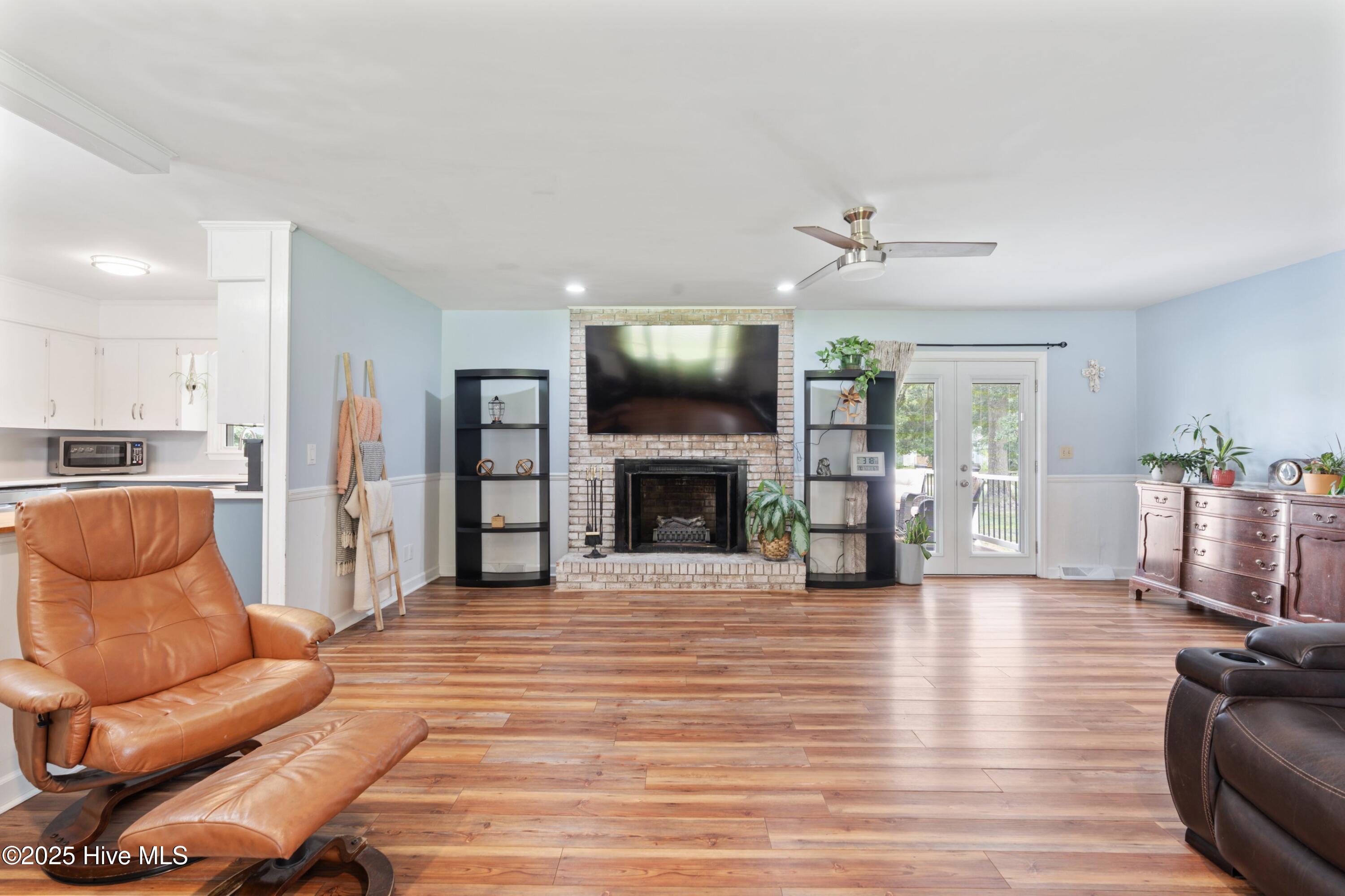 100526163 | Photo 14