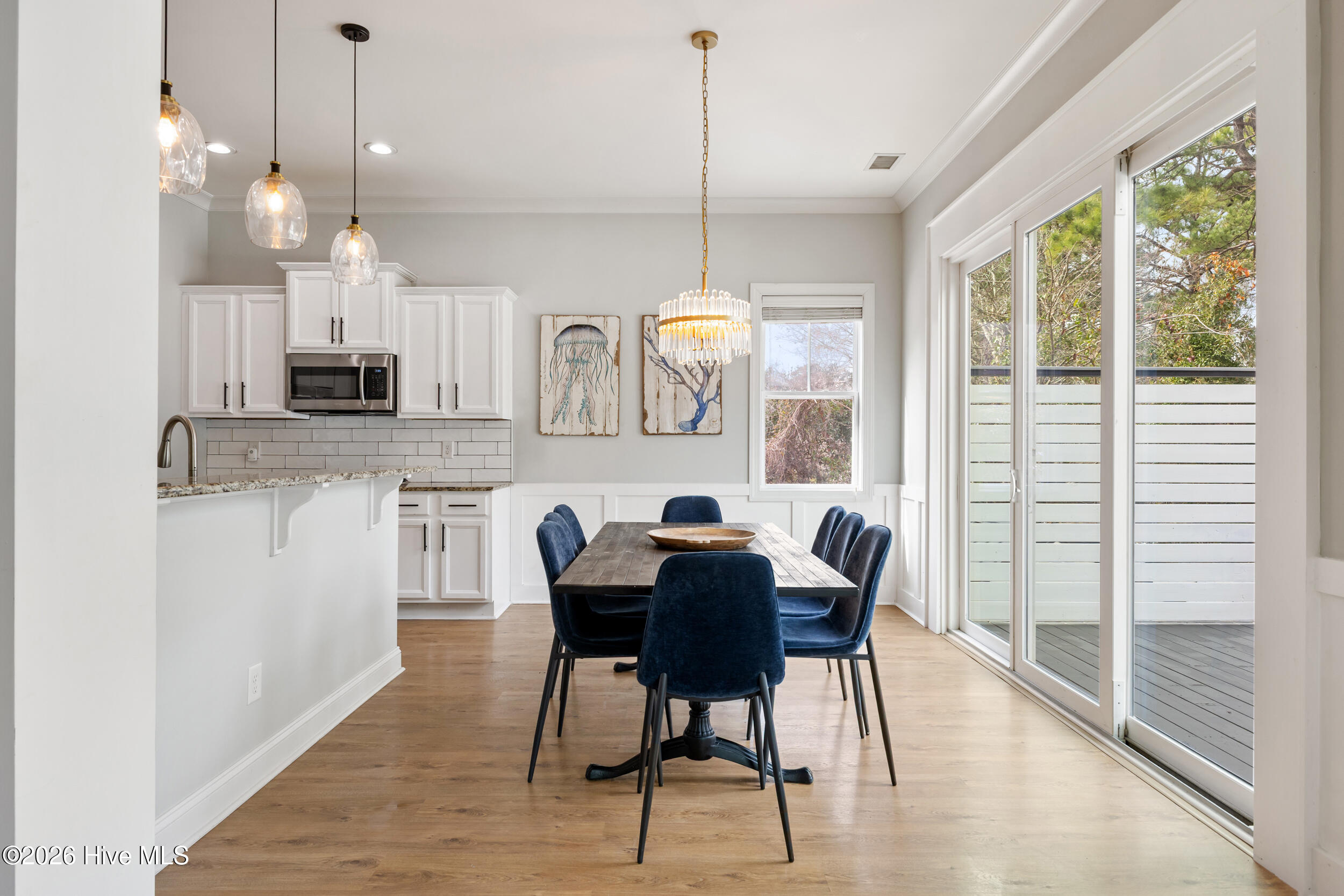 100557011 | Photo 14