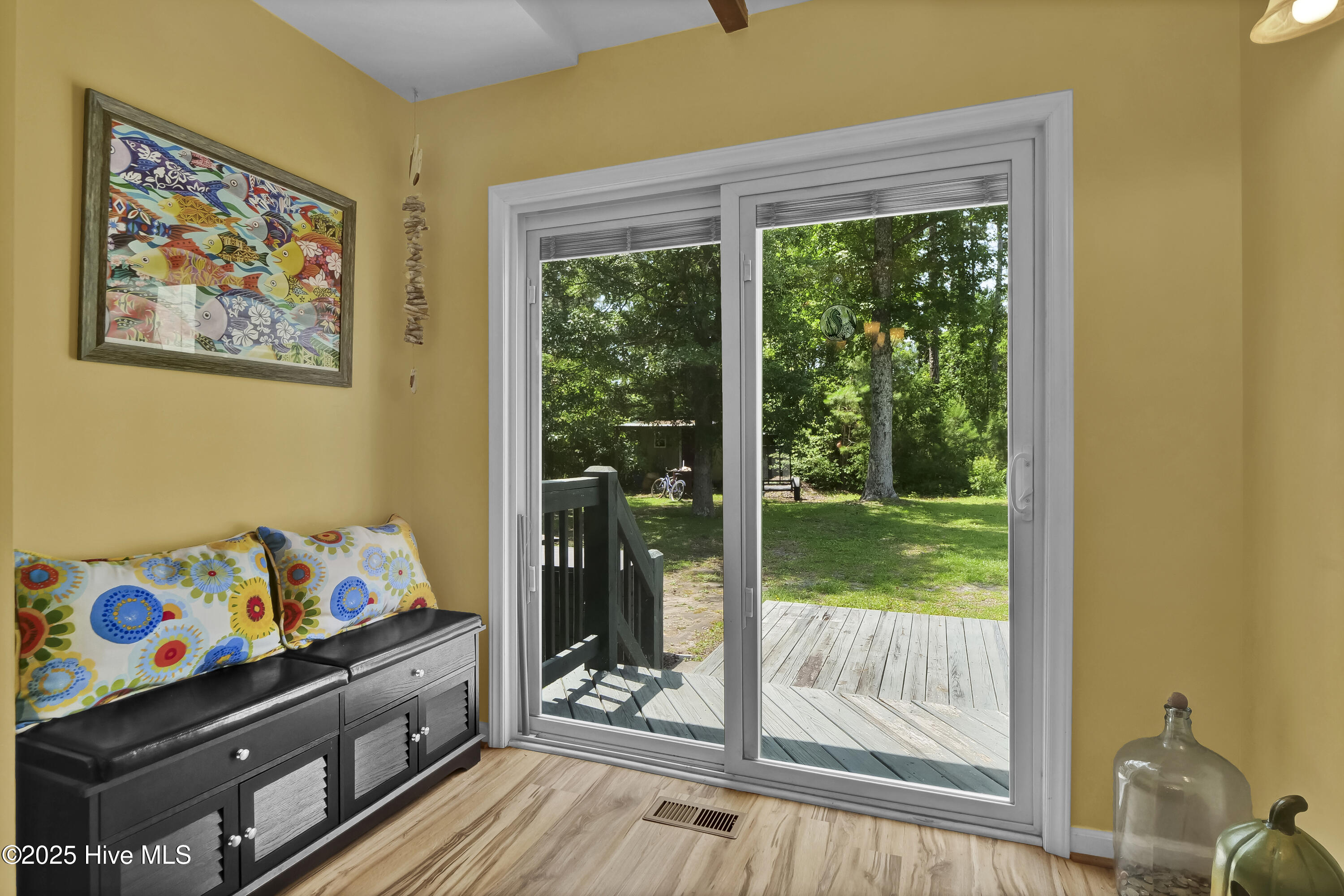 100511292 | Photo 15