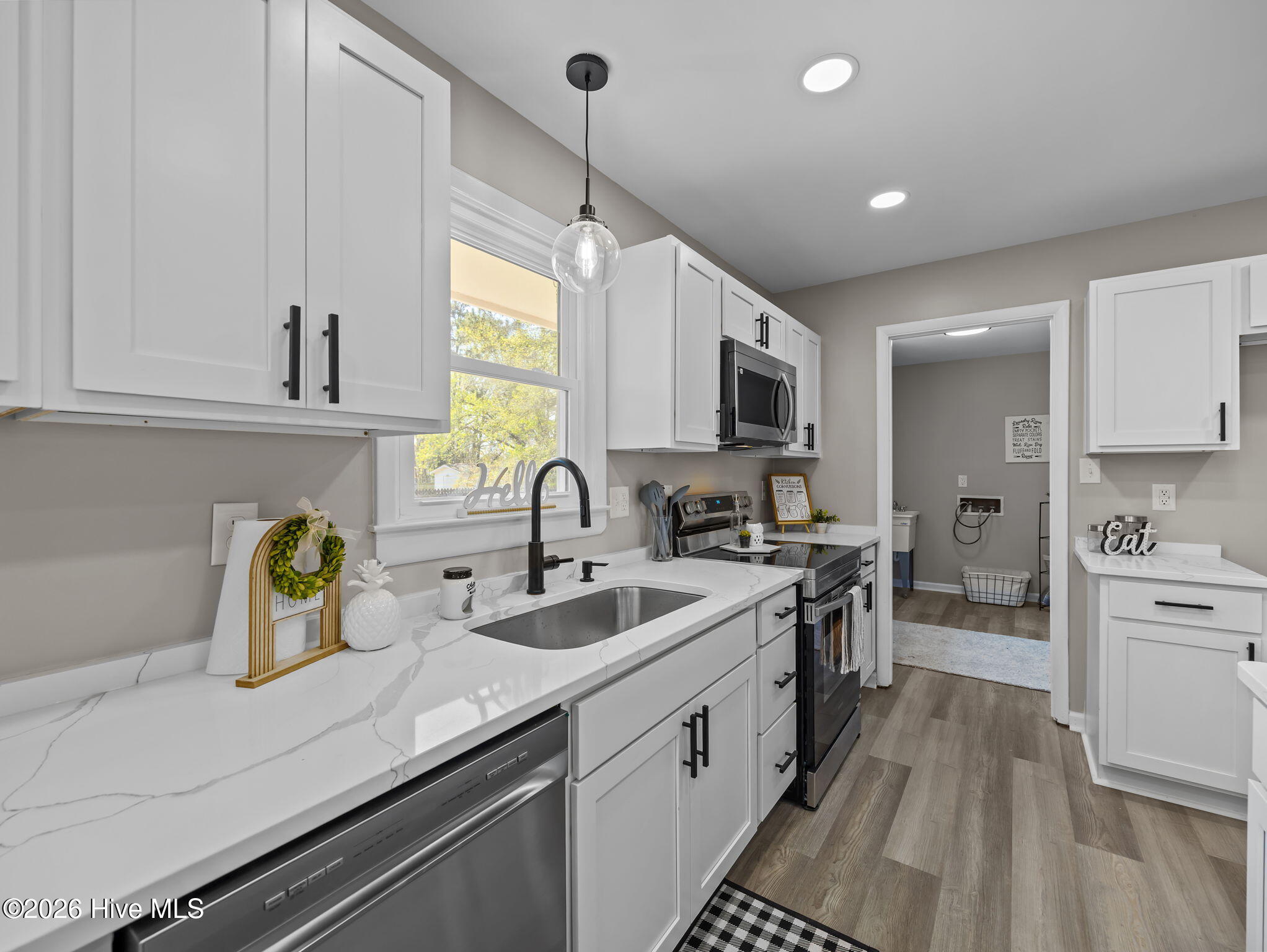 100562789 | Photo 14