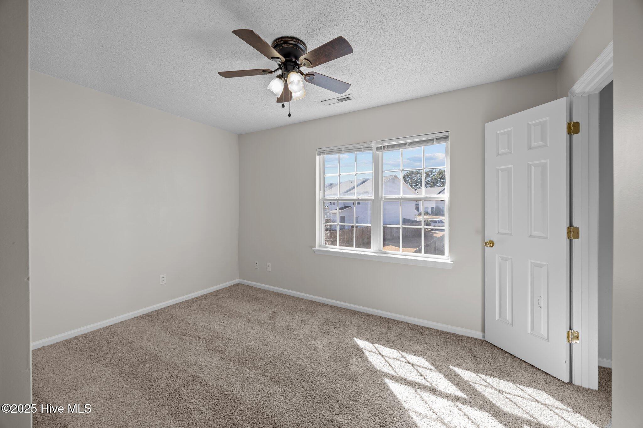 100562012 | Photo 12