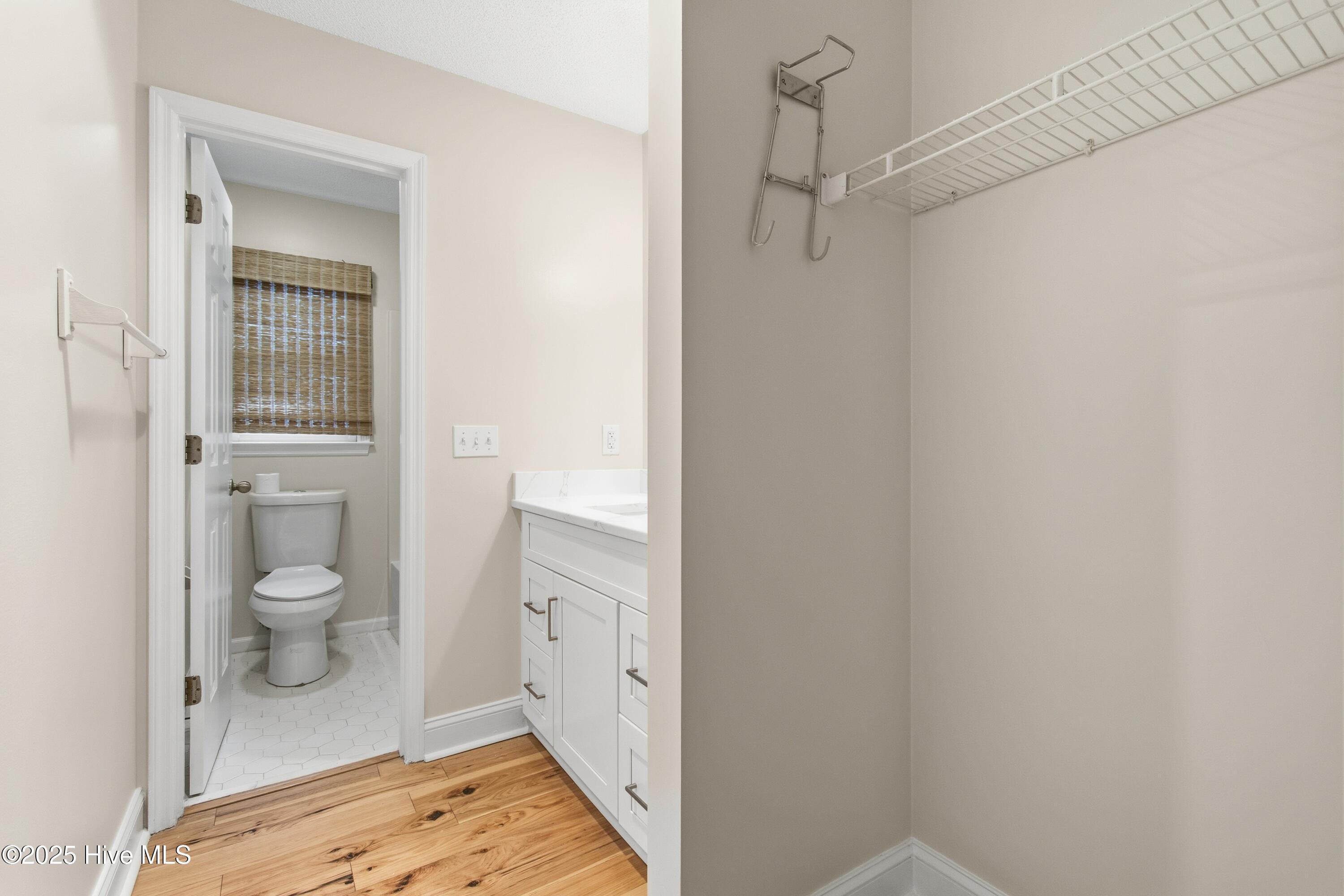 100544221 | Photo 21