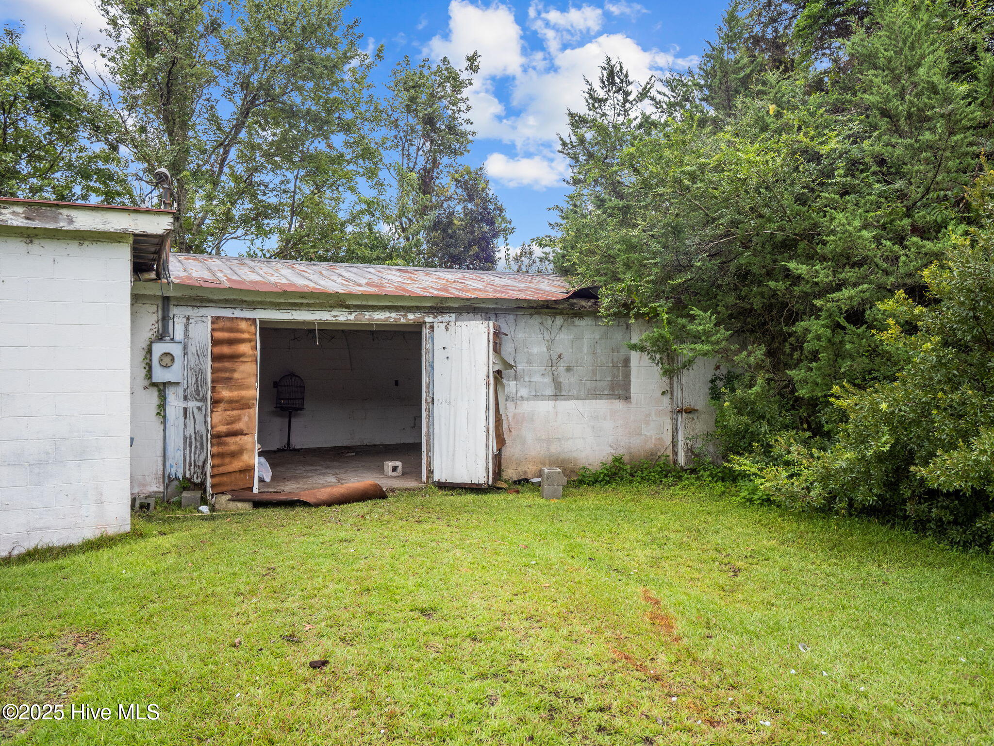 100548844 | Photo 35