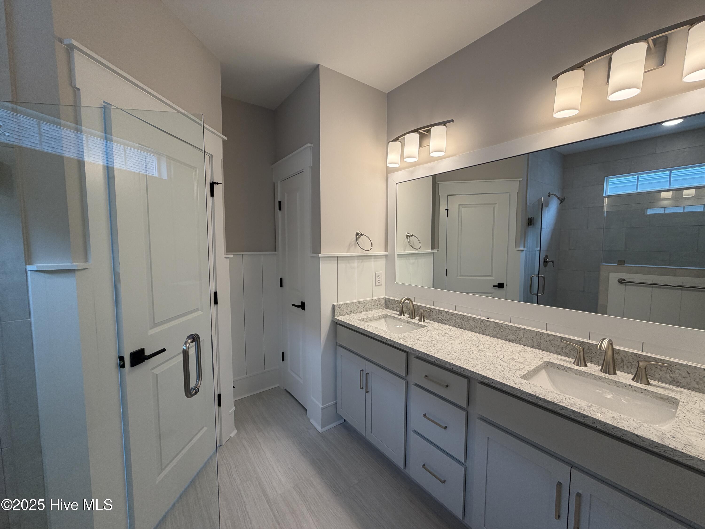 100531955 | Photo 30