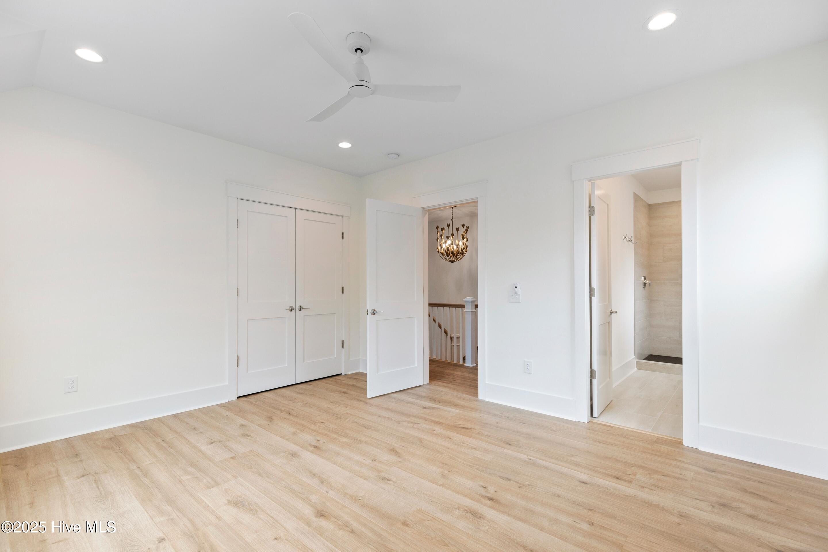 100542273 | Photo 62