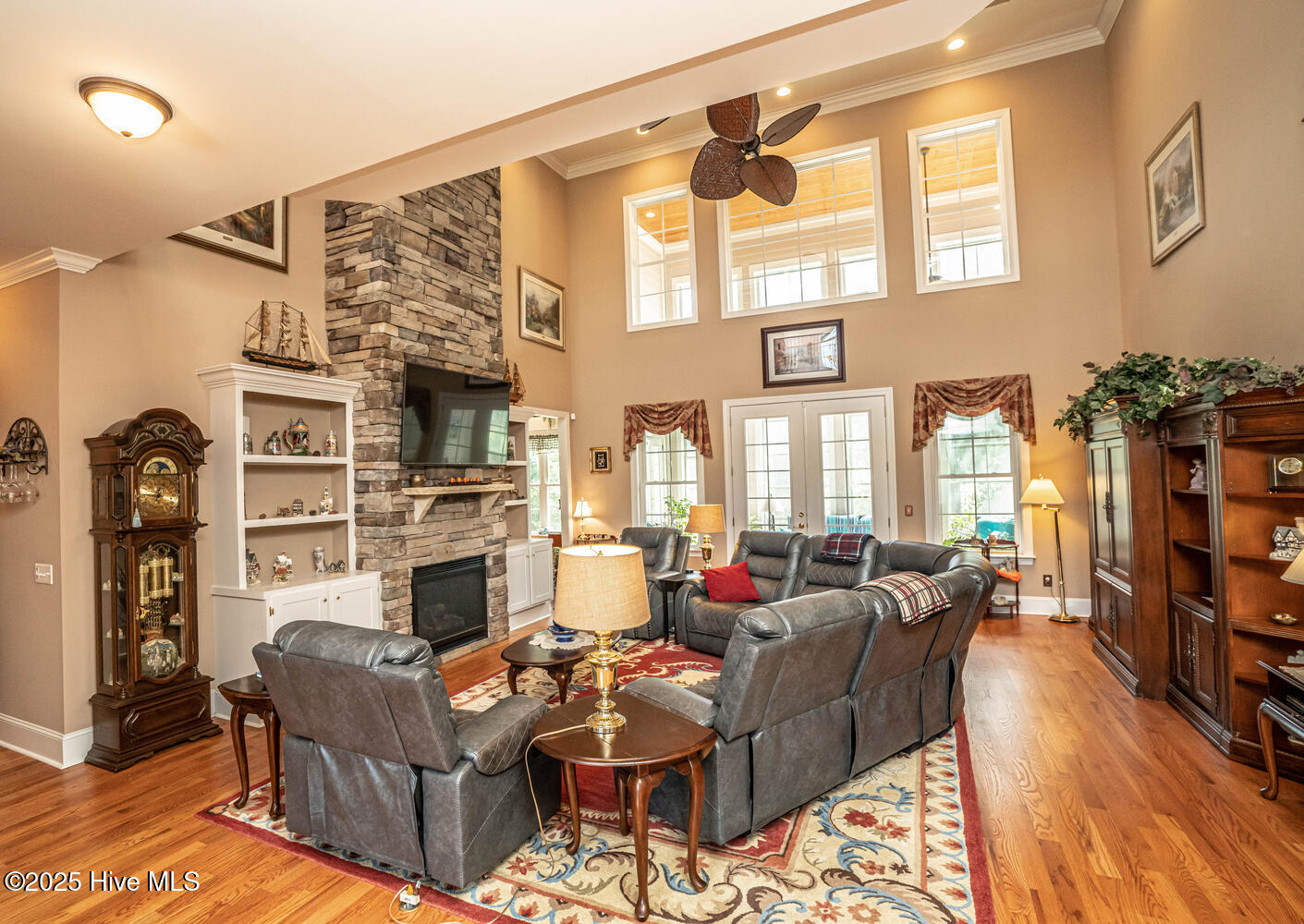 100534571 | Photo 15