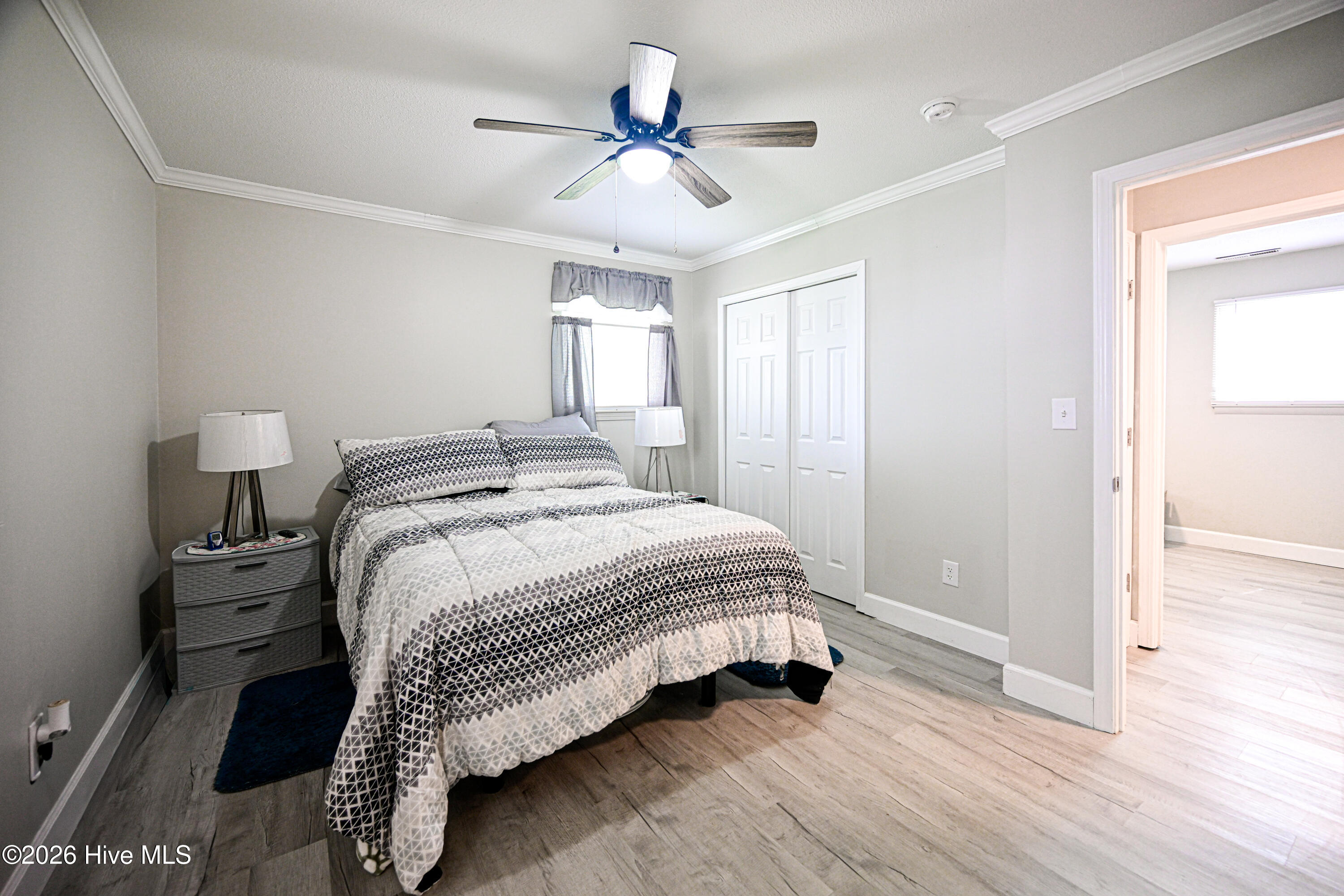 100564007 | Photo 25